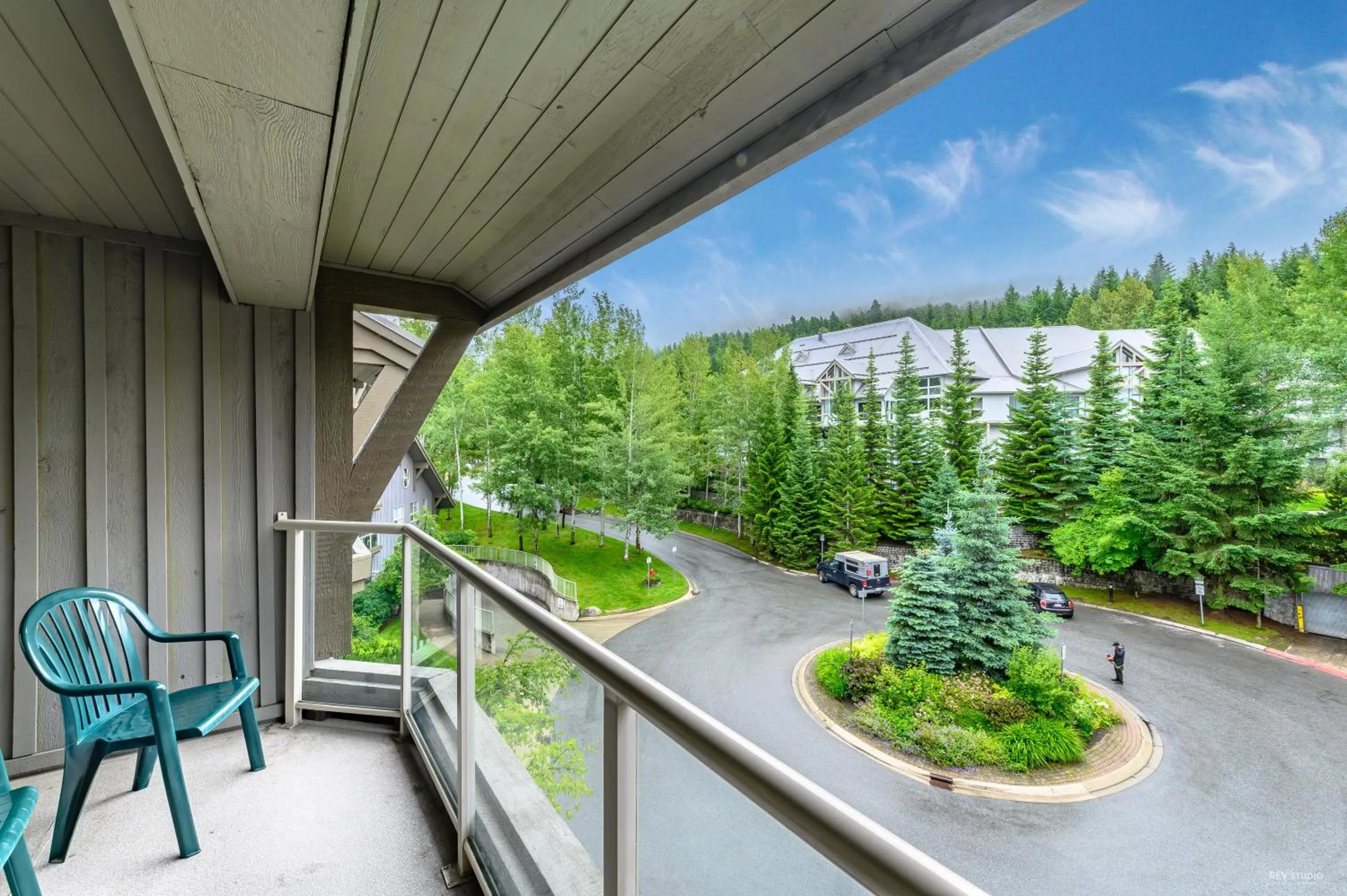 The Best Top Floor Ski-in/Ski-out at the Aspens