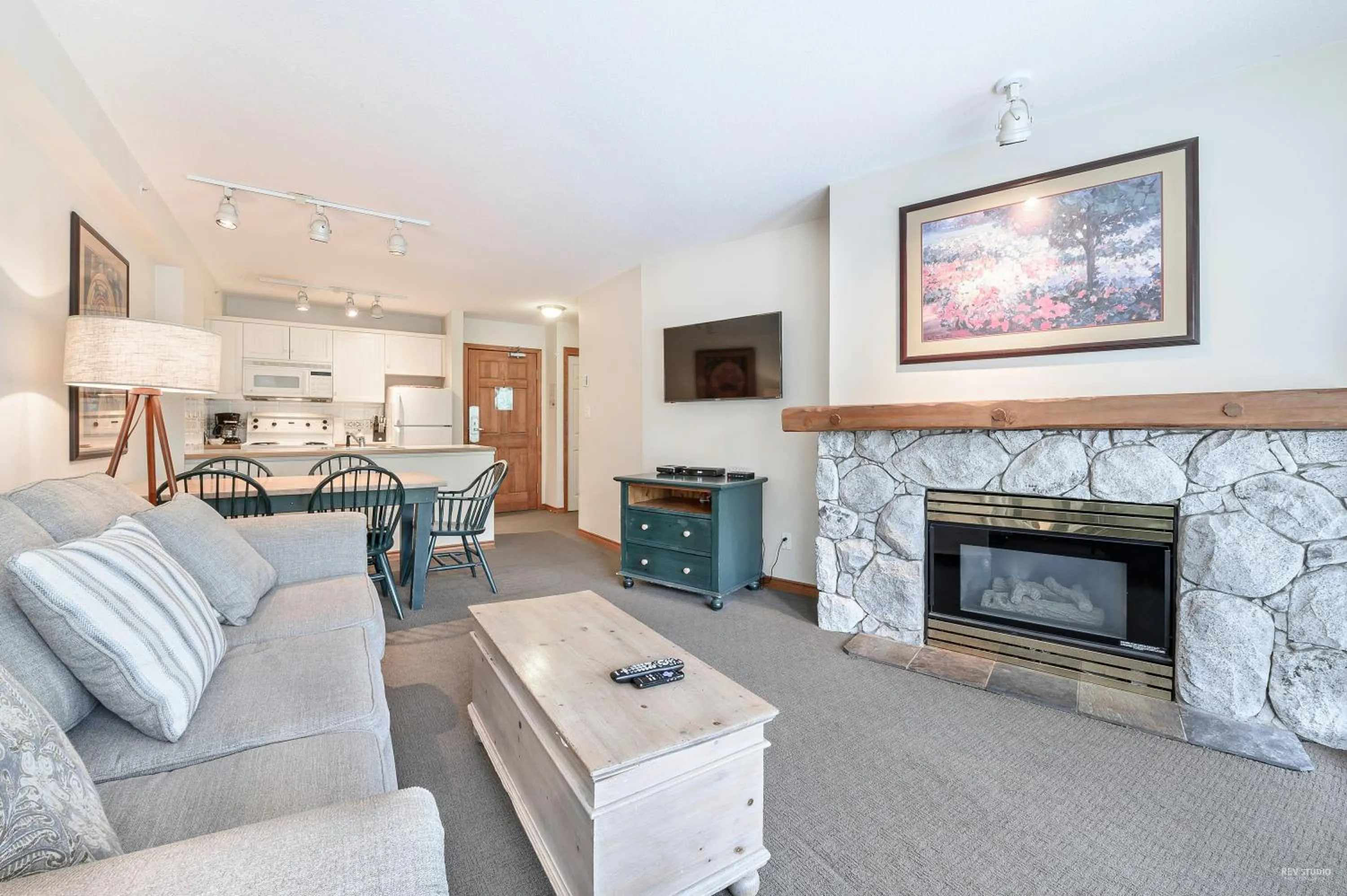 The Best Top Floor Ski-in/Ski-out at the Aspens