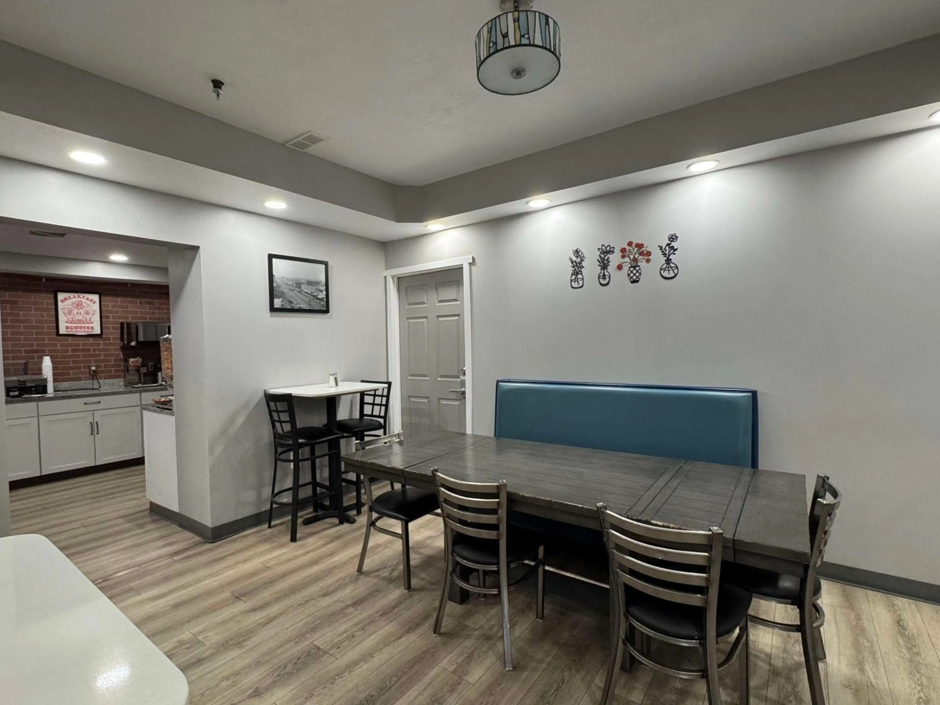 Breakfast in City Creek Inn & Suites