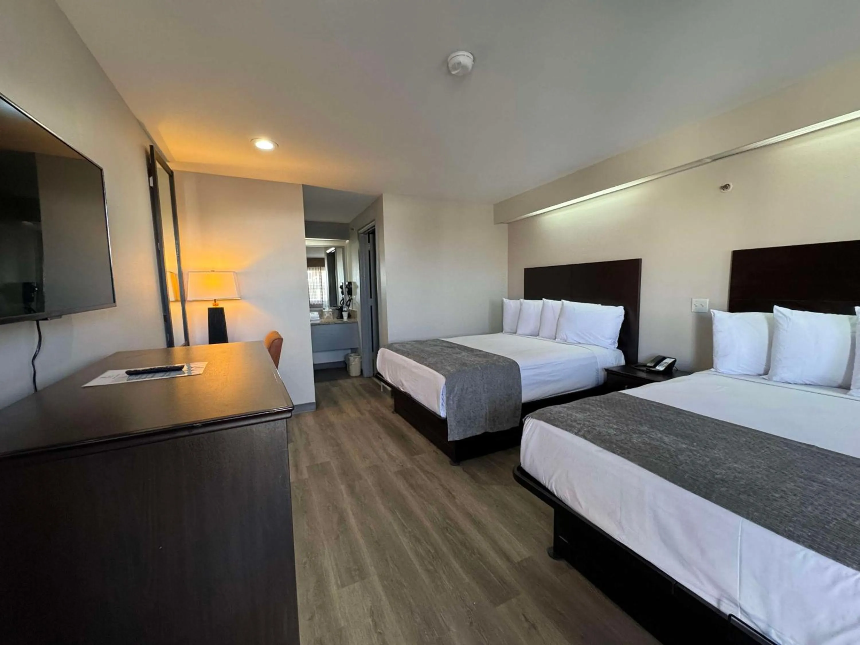 Bedroom, Bed in City Creek Inn & Suites