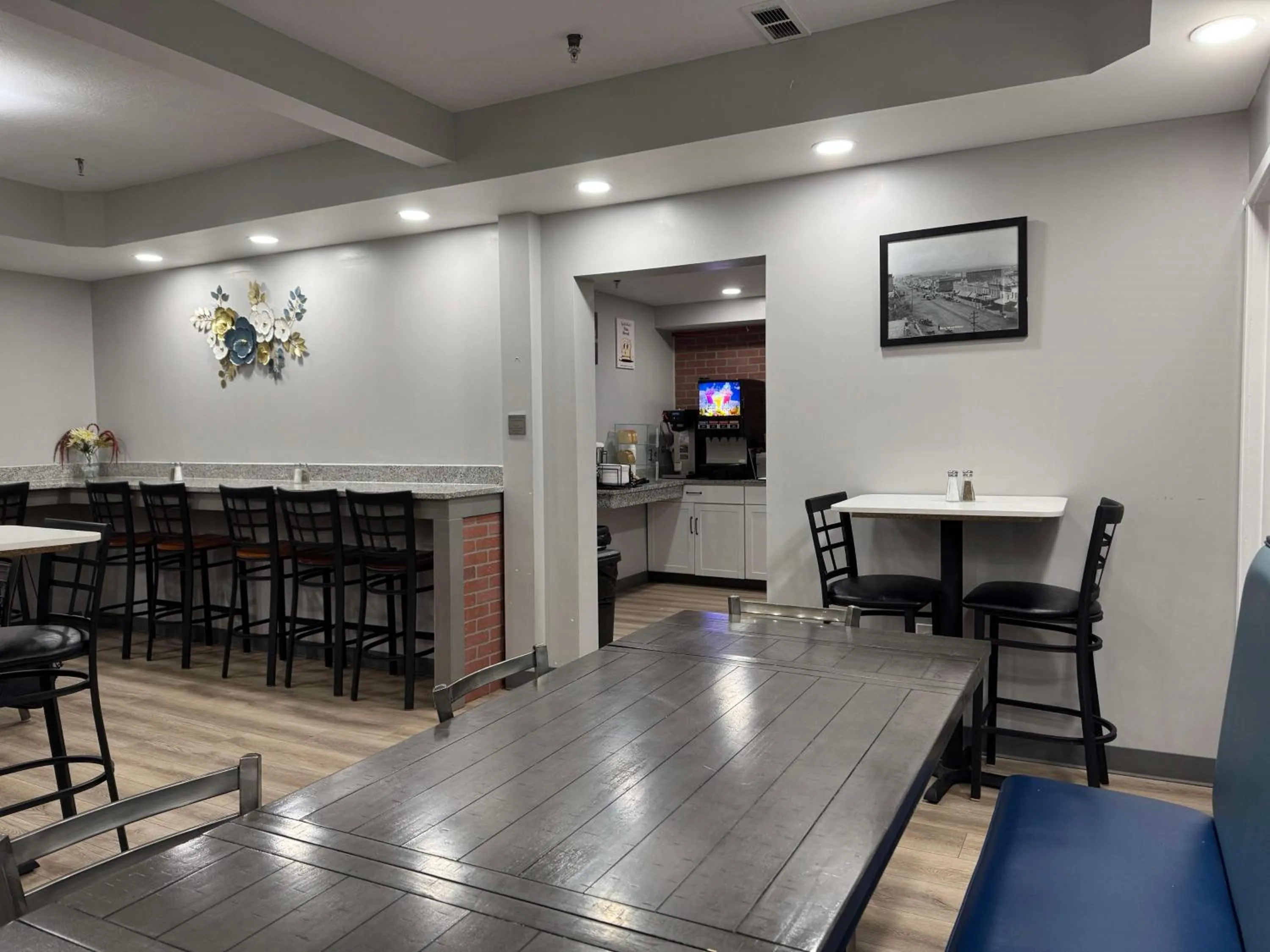 Breakfast in City Creek Inn & Suites