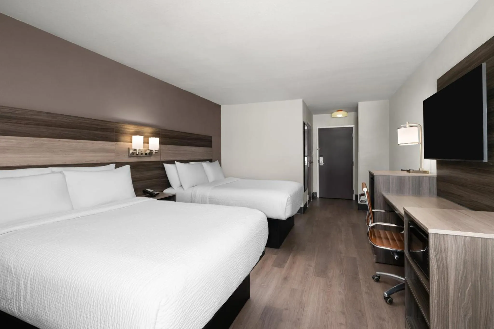 Photo of the whole room, Bed in Garner Hotel Augusta West by IHG