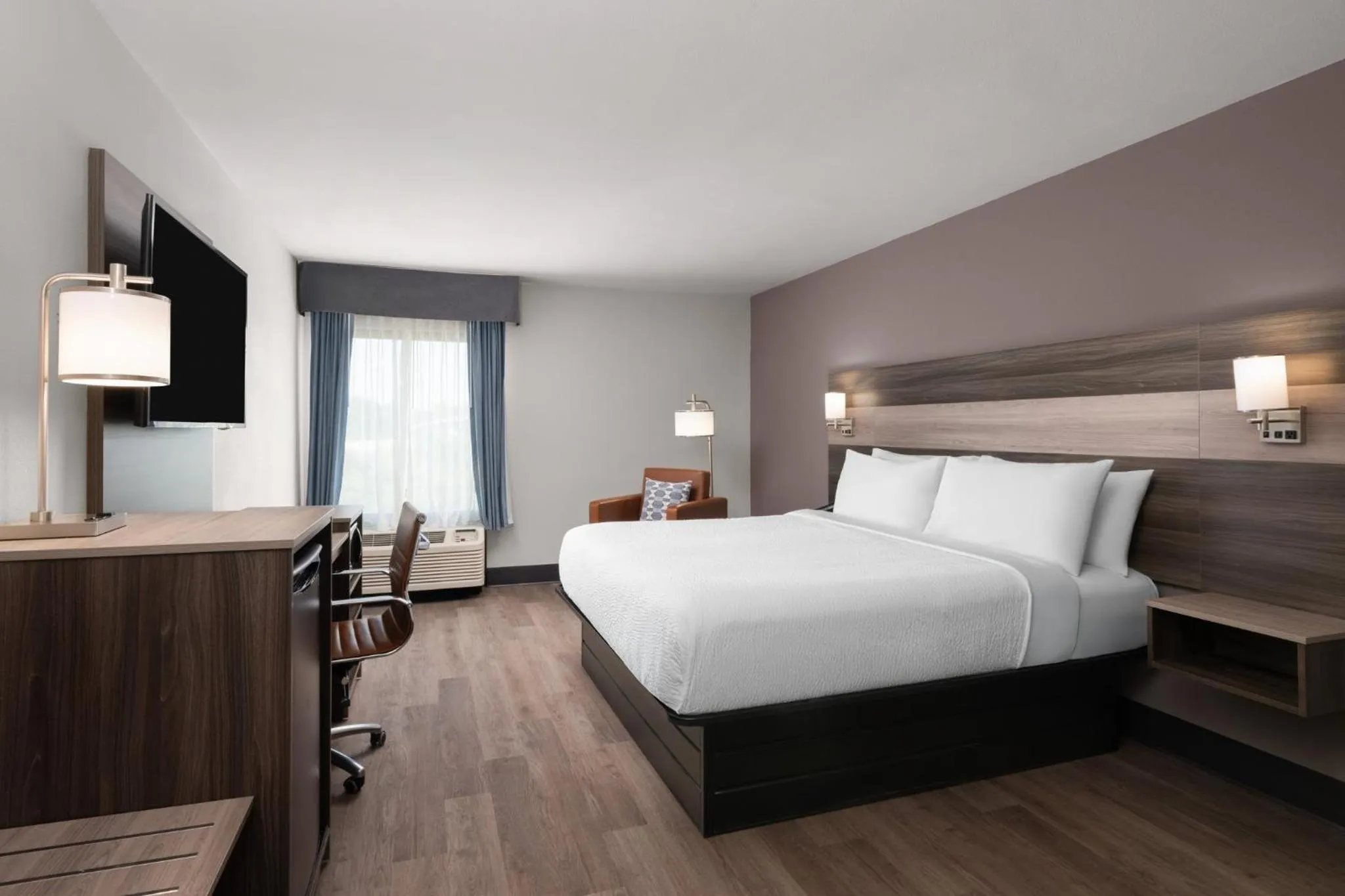 Photo of the whole room, Bed in Garner Hotel Augusta West by IHG