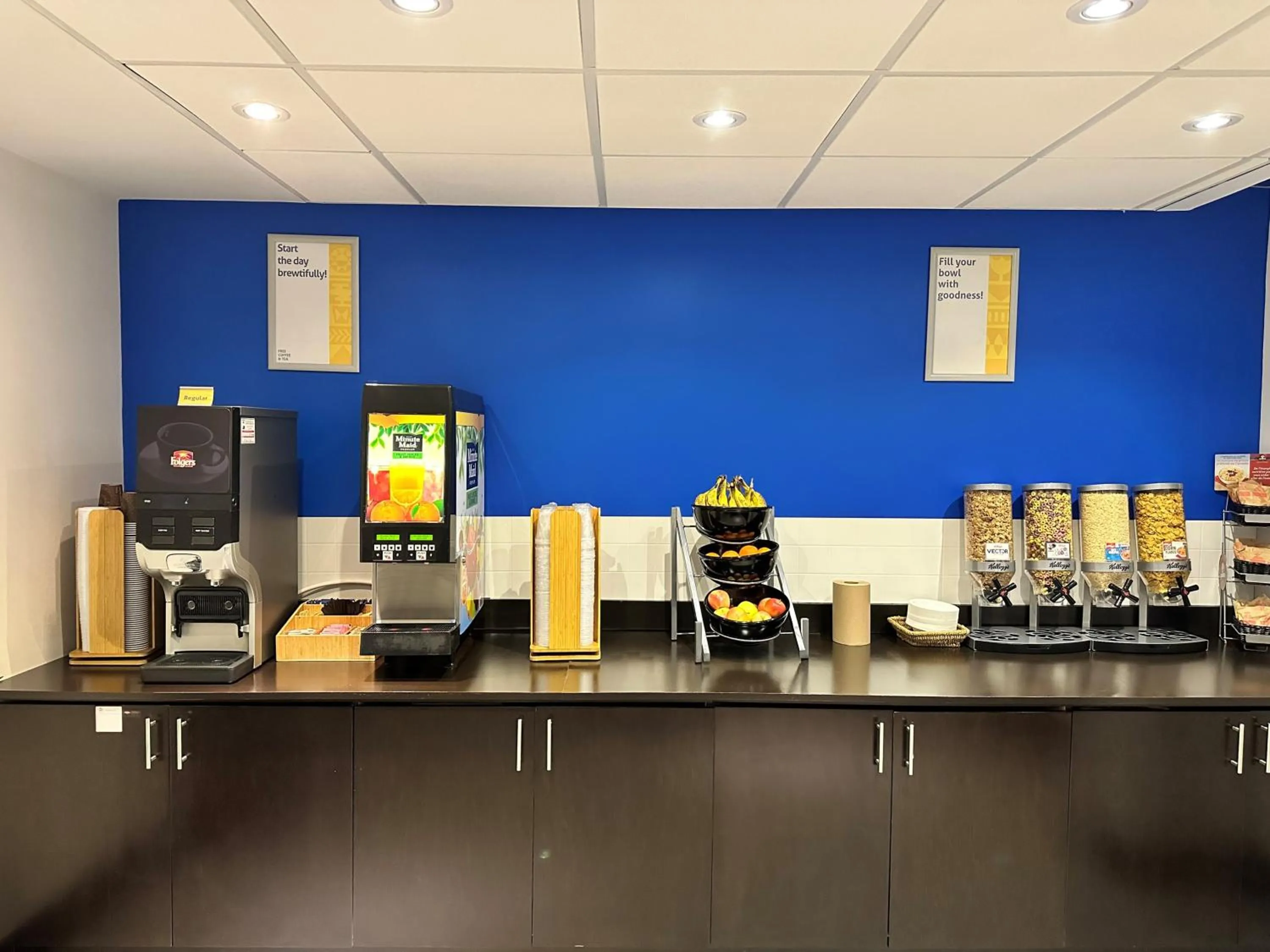 Breakfast in Days Inn & Suites by Wyndham North Bay Downtown