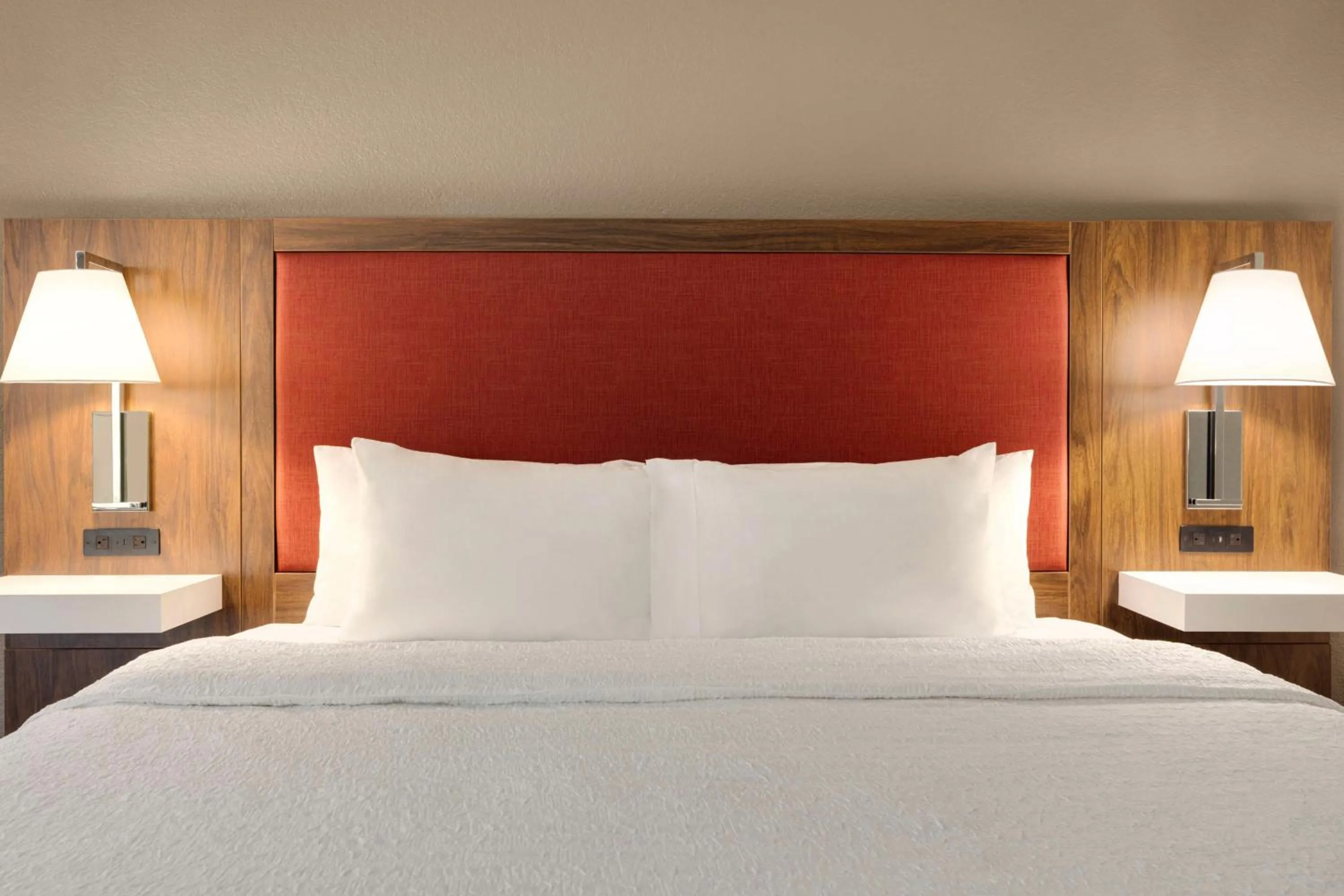 Bed in Hampton Inn Starkville