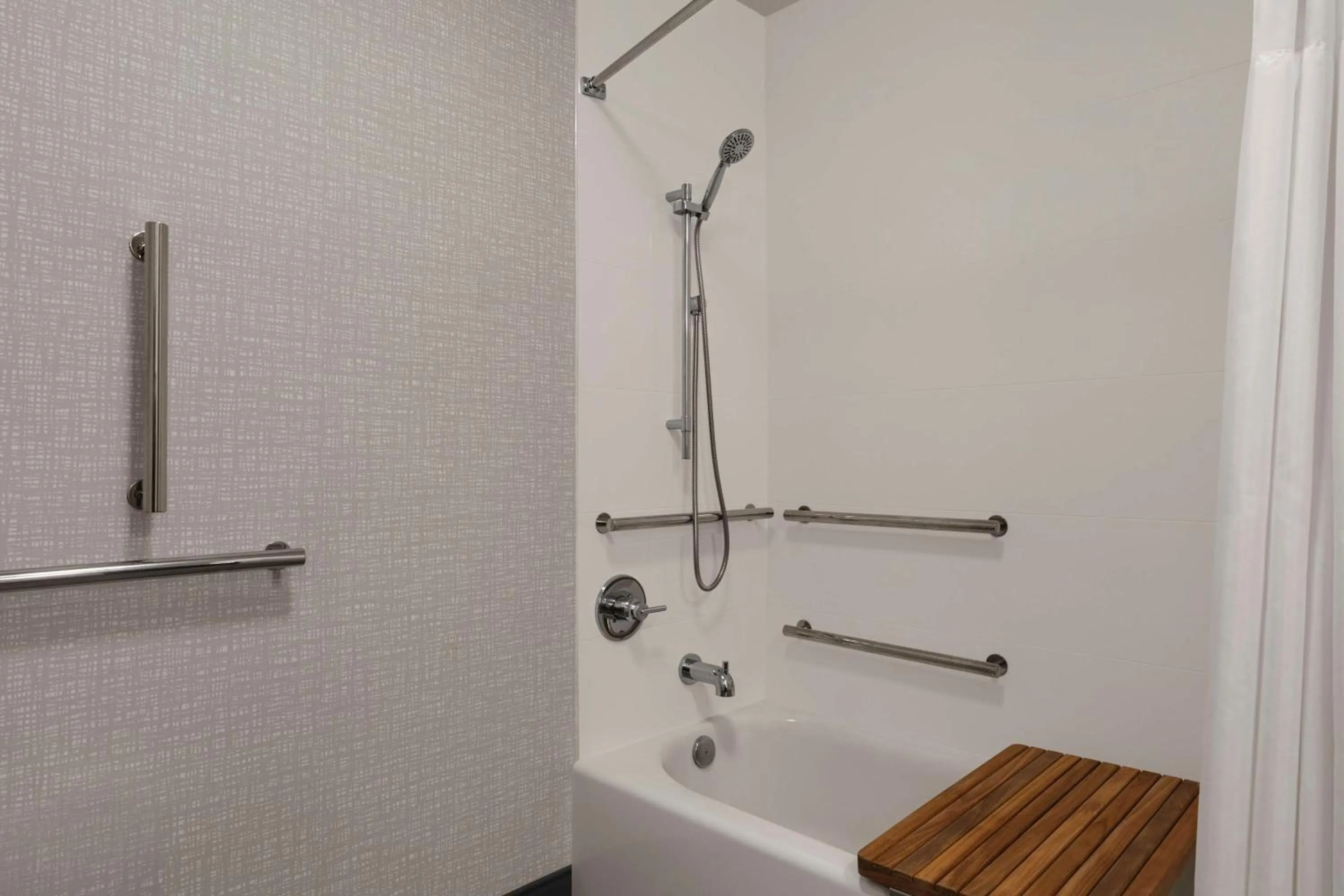 Bathroom in Hampton Inn Starkville