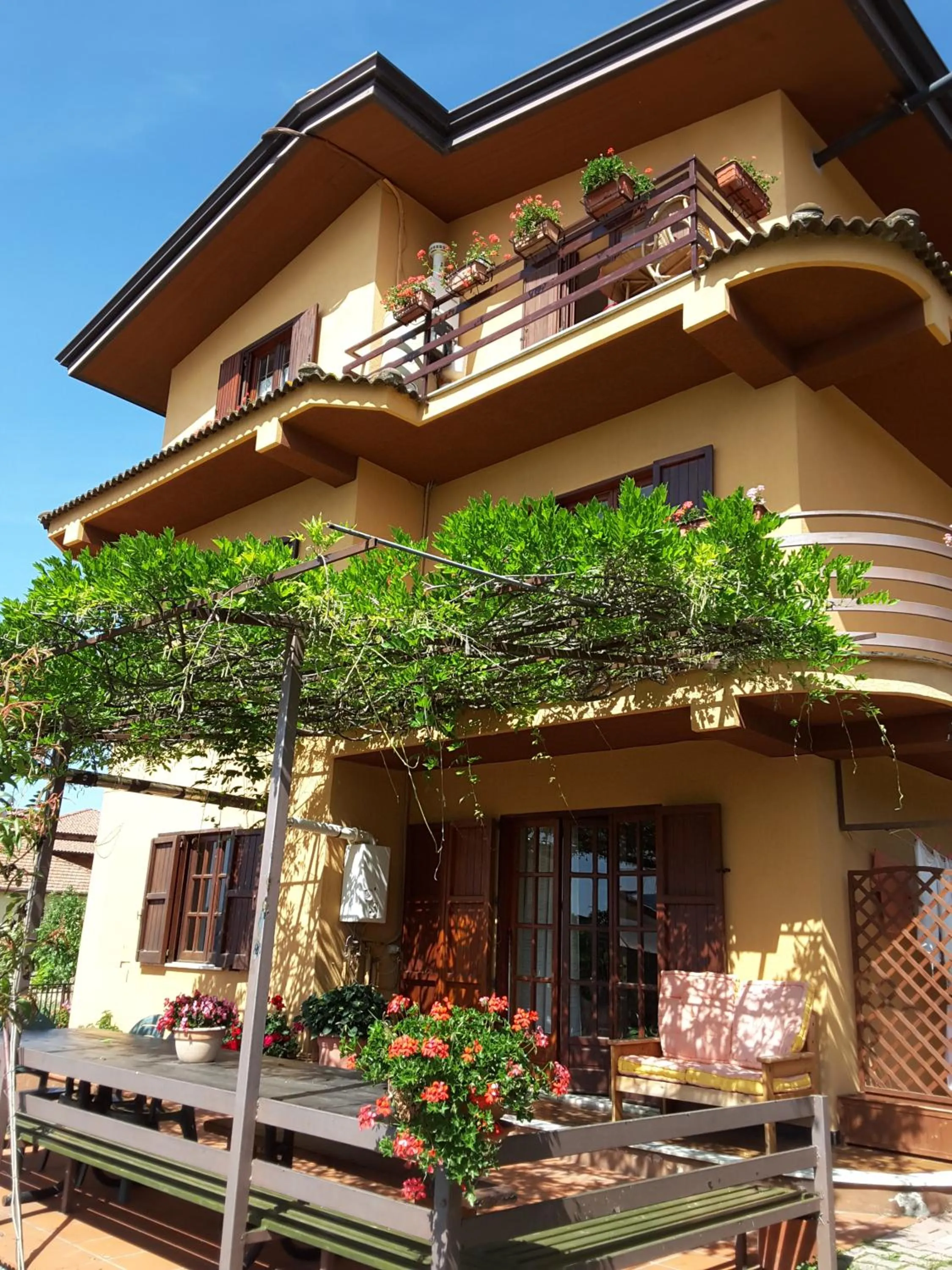 Property building in mansarda fiorita