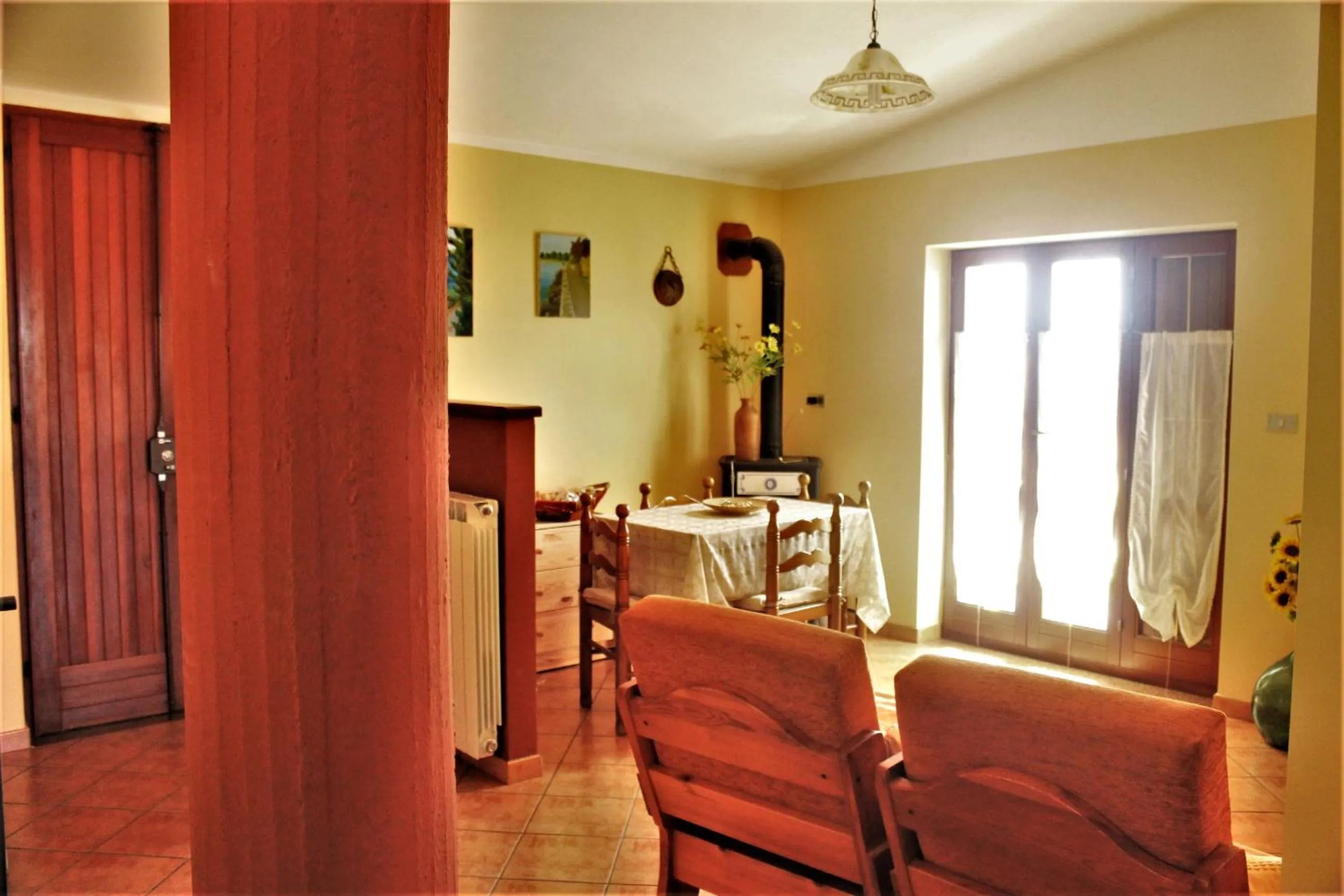 Communal lounge/ TV room in mansarda fiorita