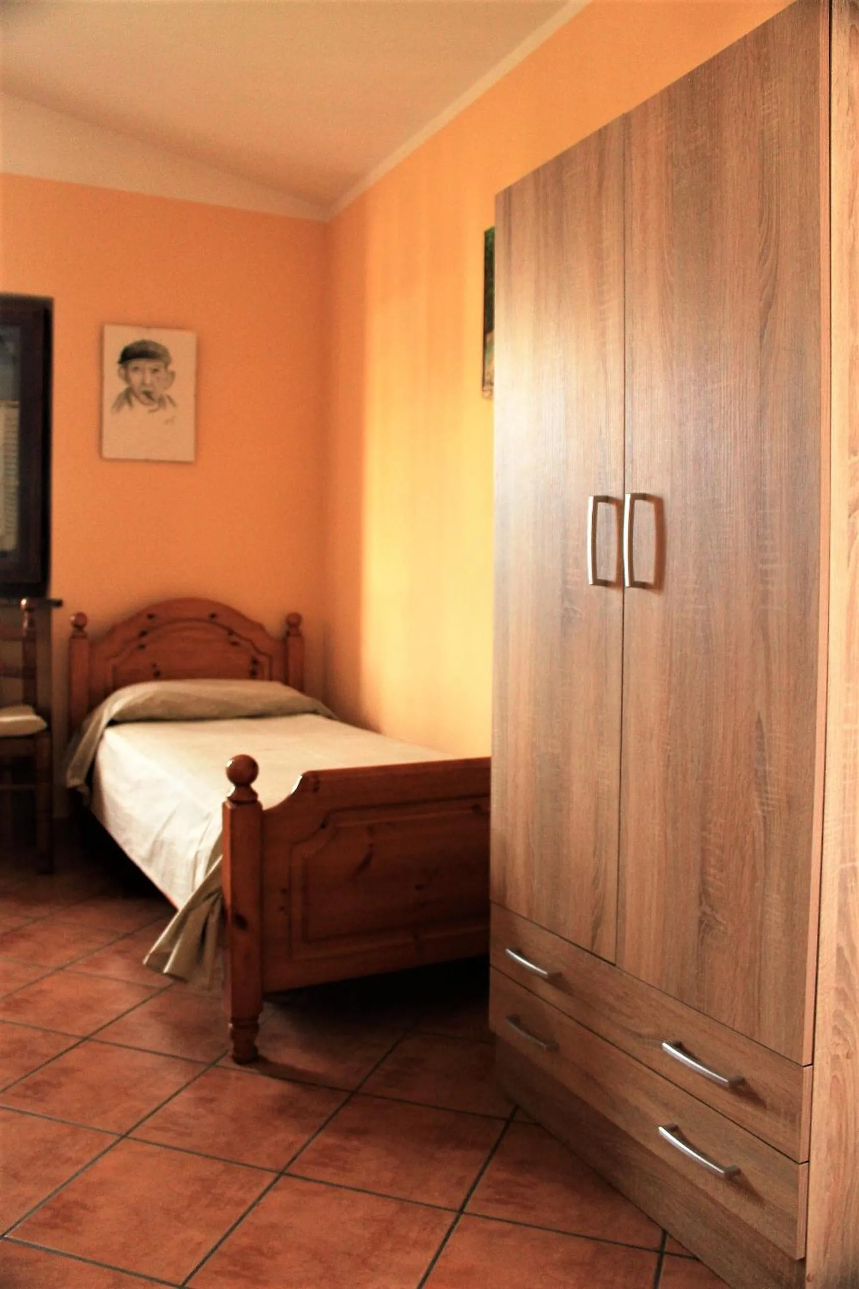 Bed in mansarda fiorita