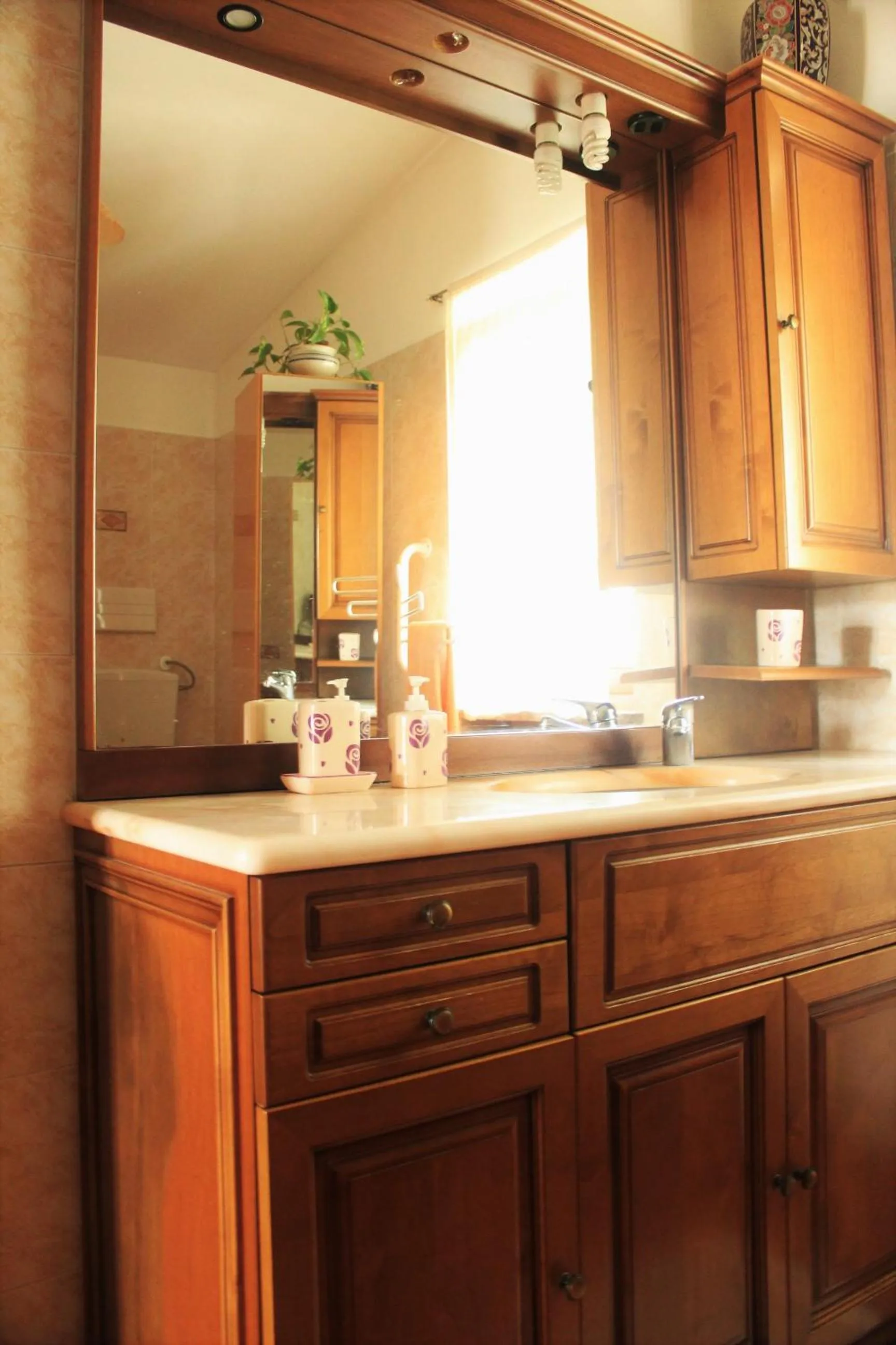 Bathroom in mansarda fiorita