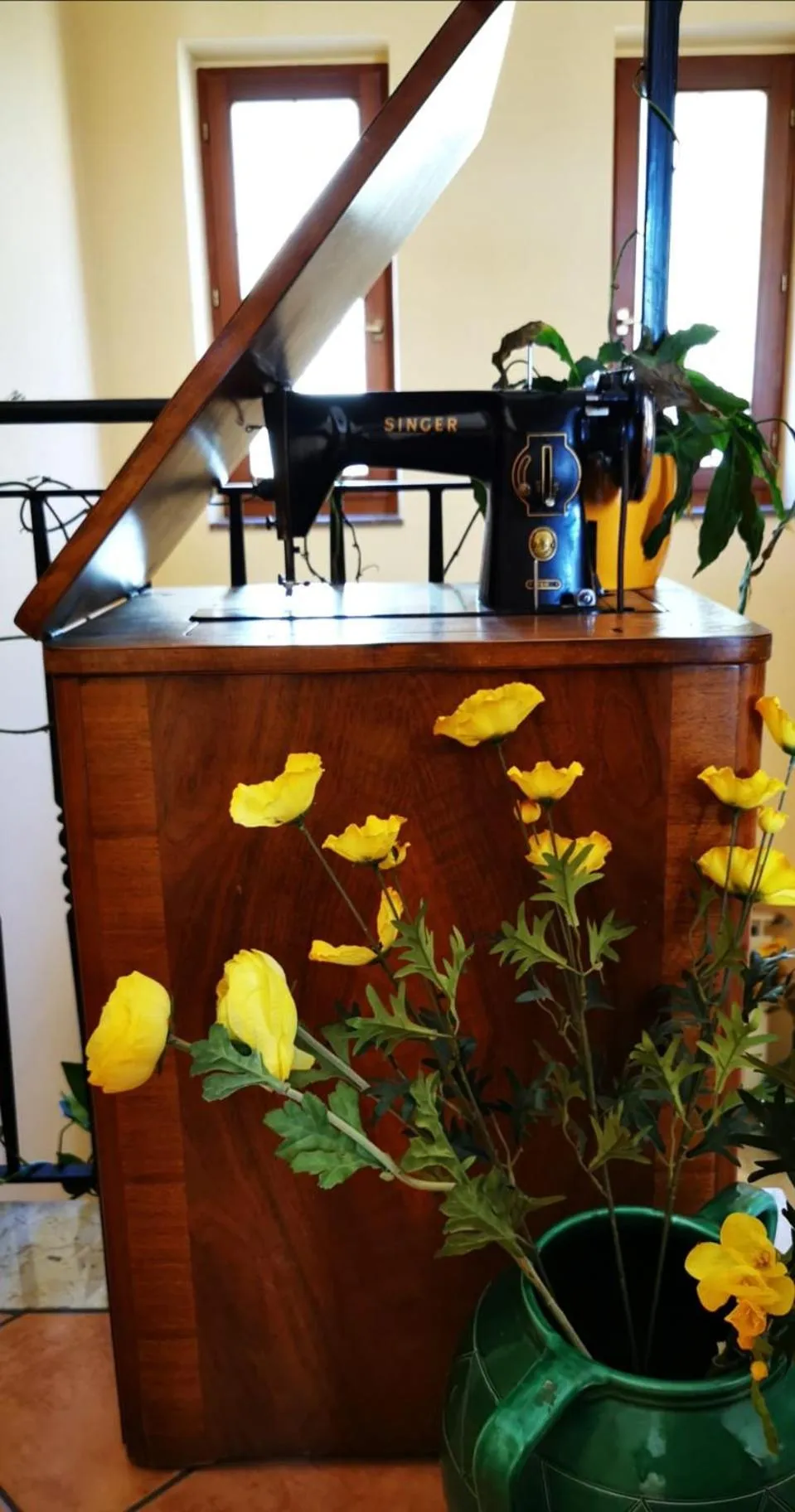 Decorative detail in mansarda fiorita