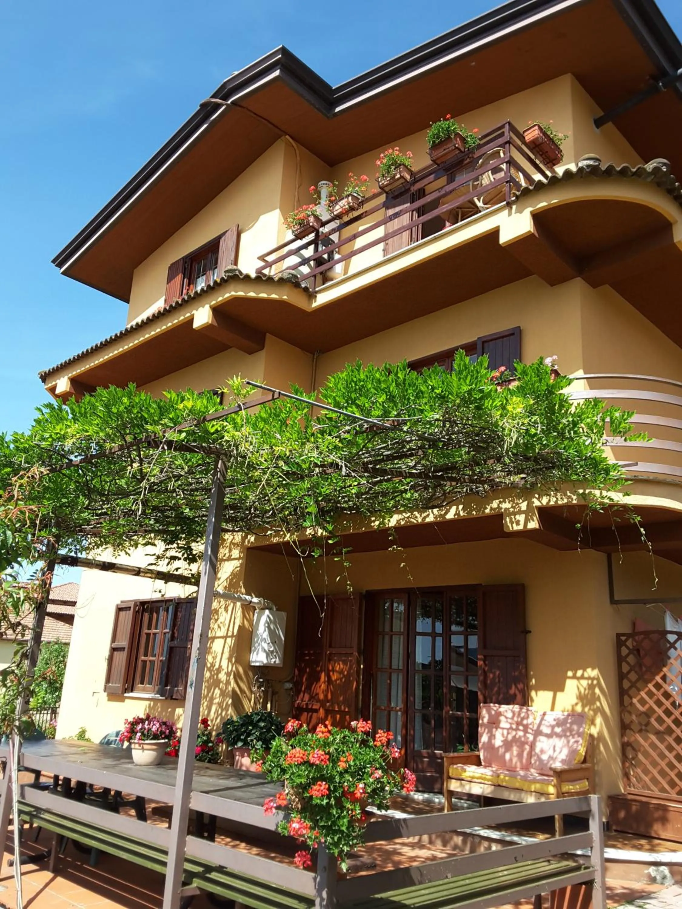 Property building in mansarda fiorita