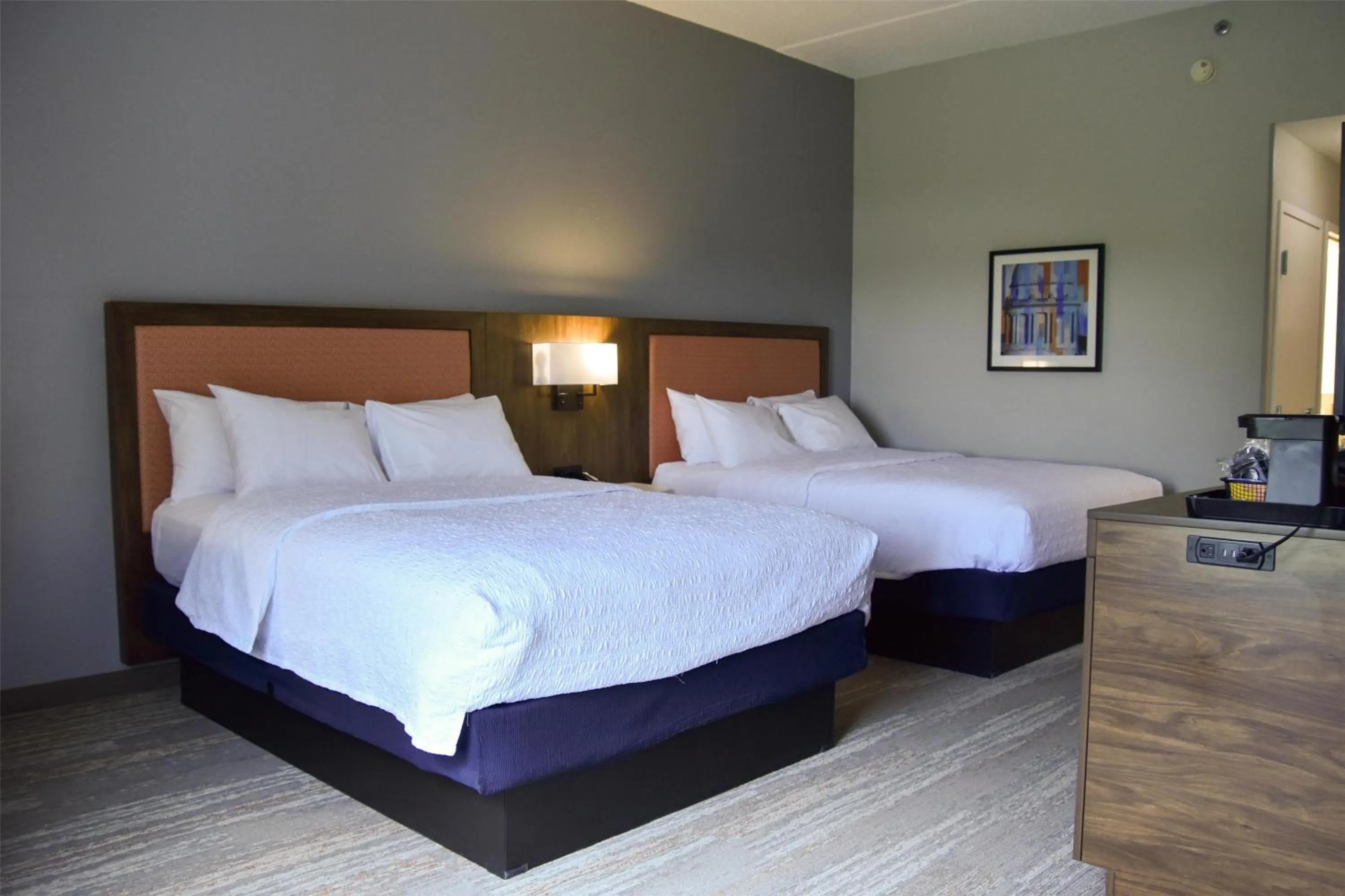 Bed in Hampton Inn Frankfort