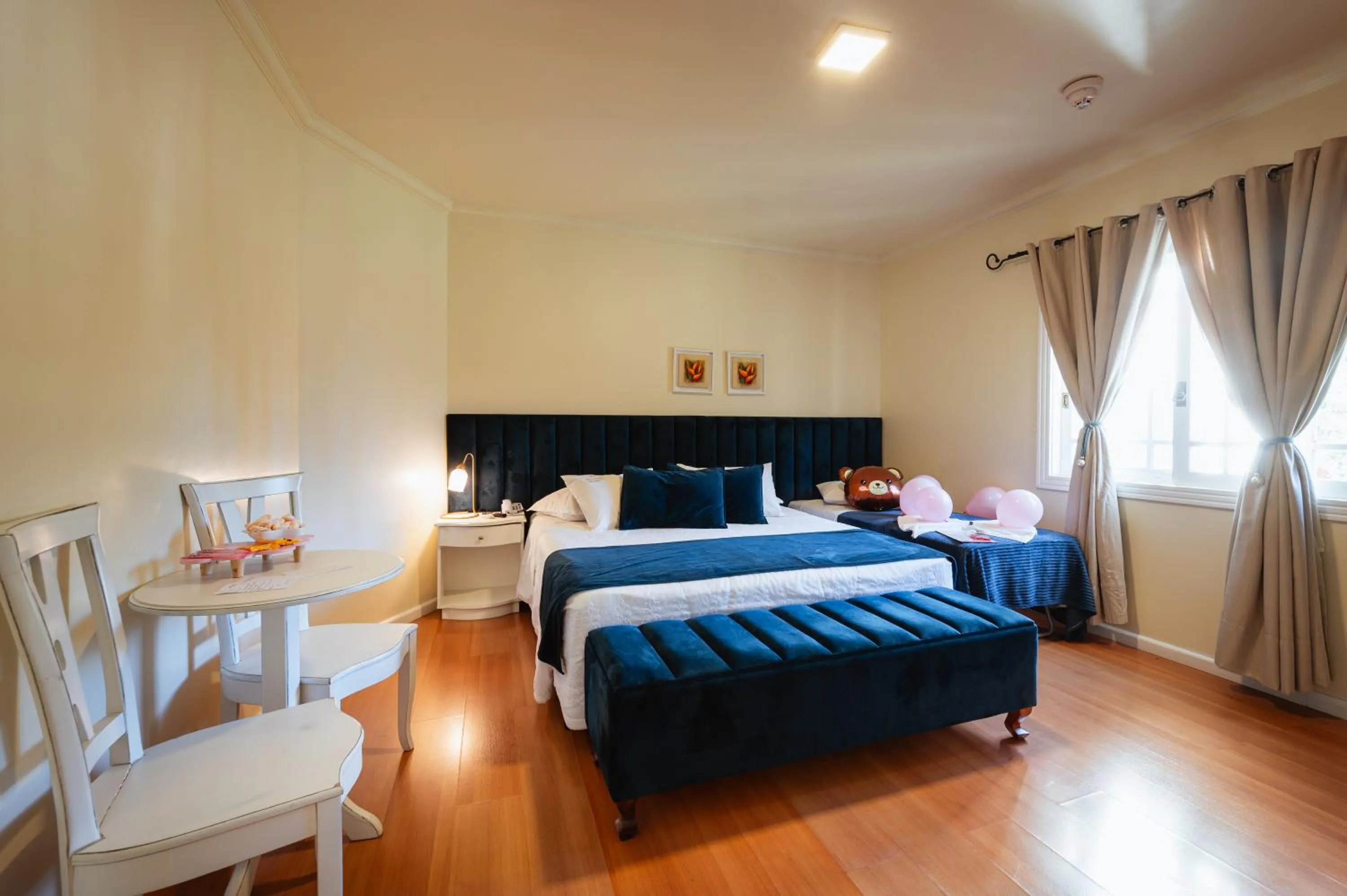 Photo of the whole room, Bed in Pousada dos Anjos