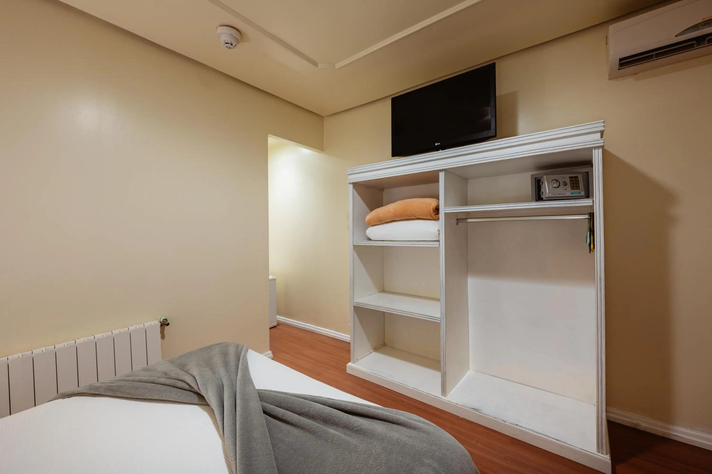 Photo of the whole room, Bed in Pousada dos Anjos