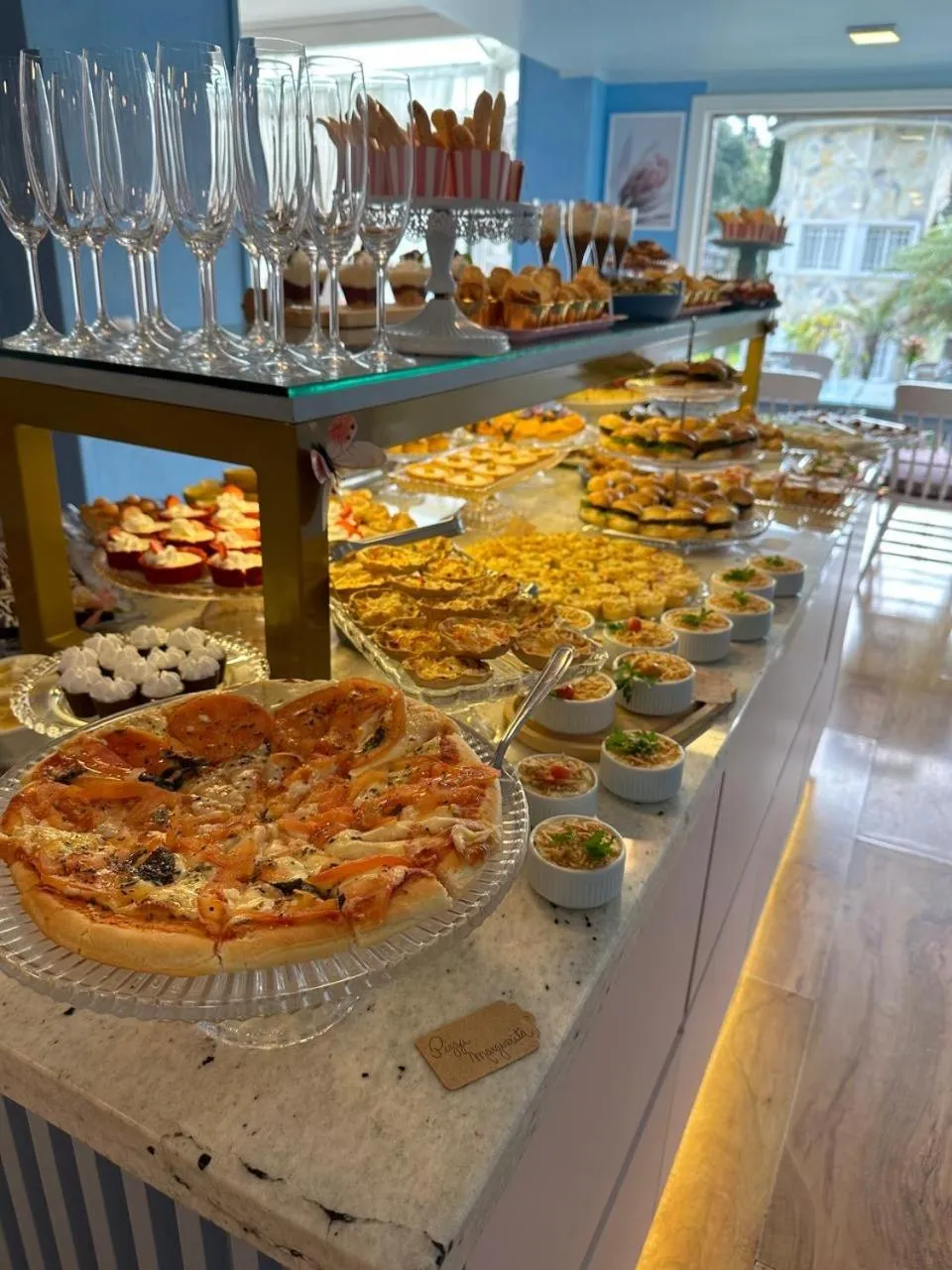 Buffet breakfast in Pousada dos Anjos