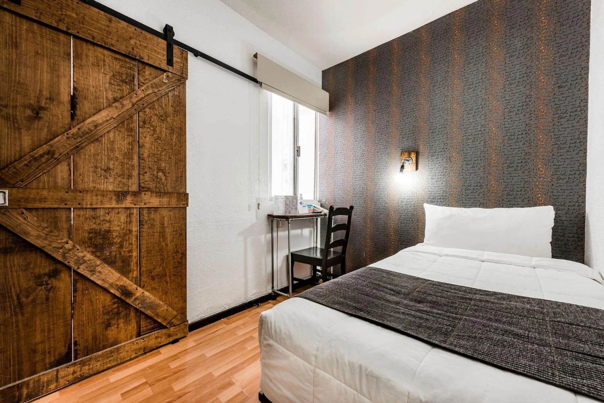 Photo of the whole room, Bed in Hi Hotel Impala Queretaro