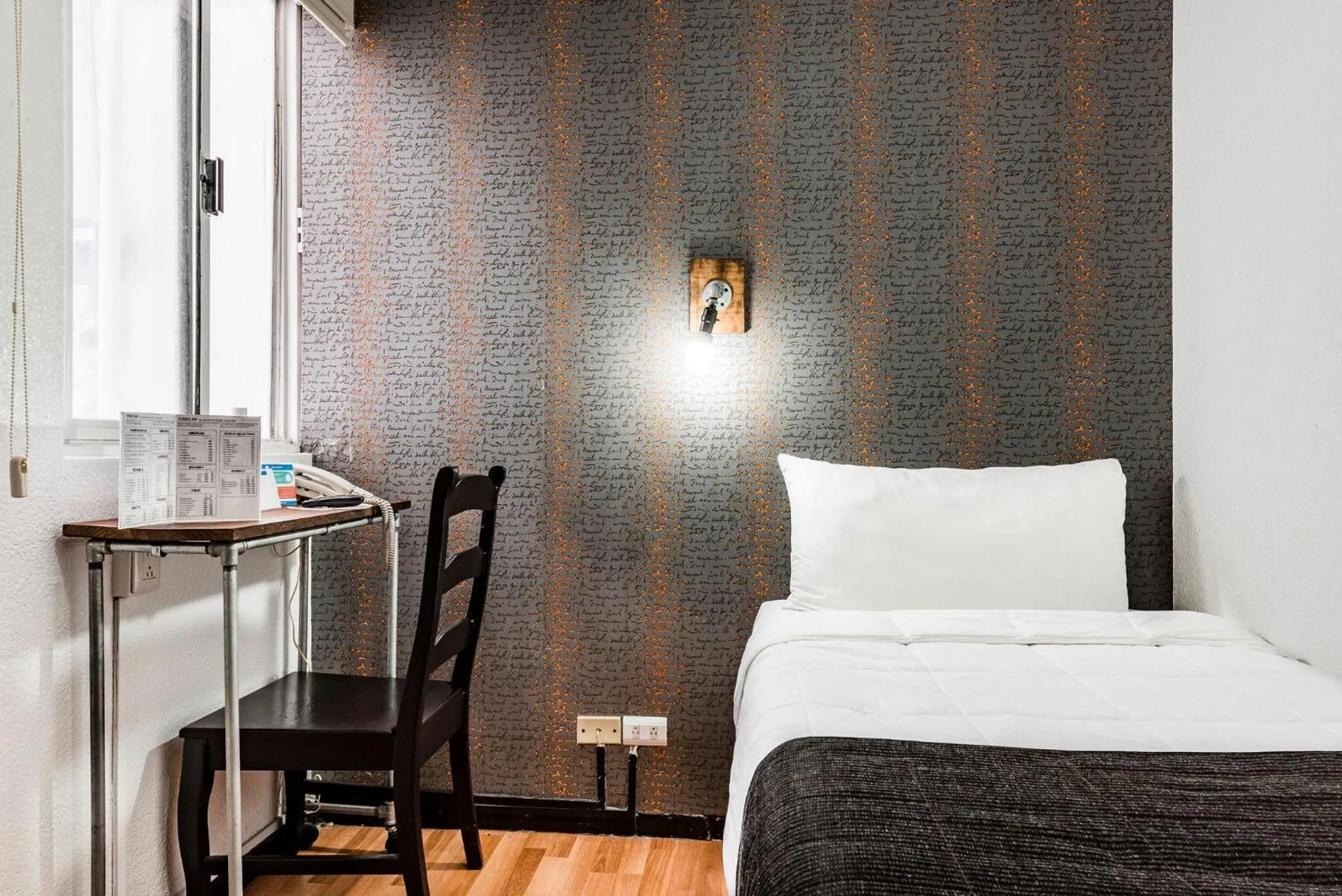 Photo of the whole room, Bed in Hi Hotel Impala Queretaro