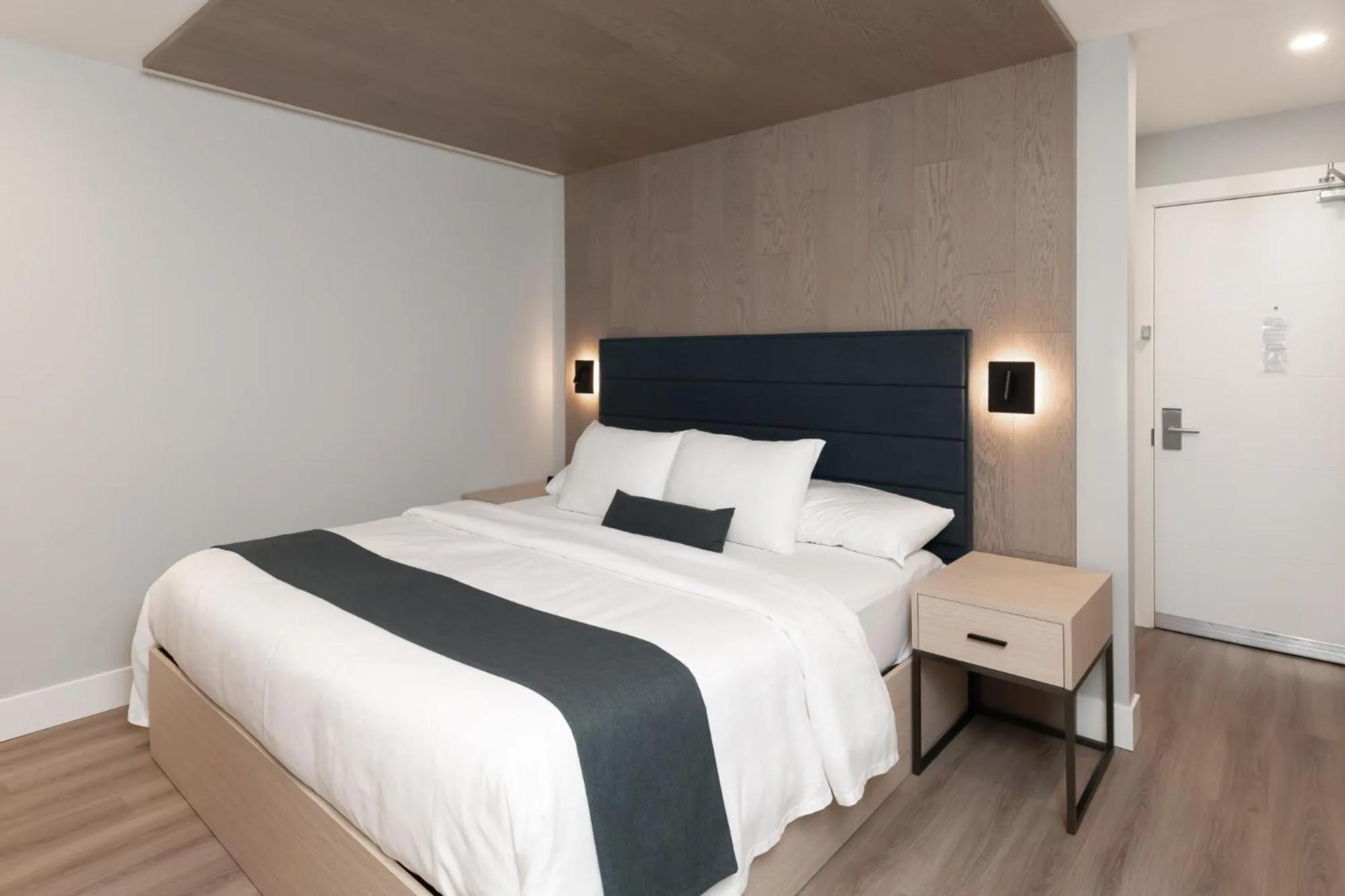 Bedroom, Bed in Harrison Beach Hotel