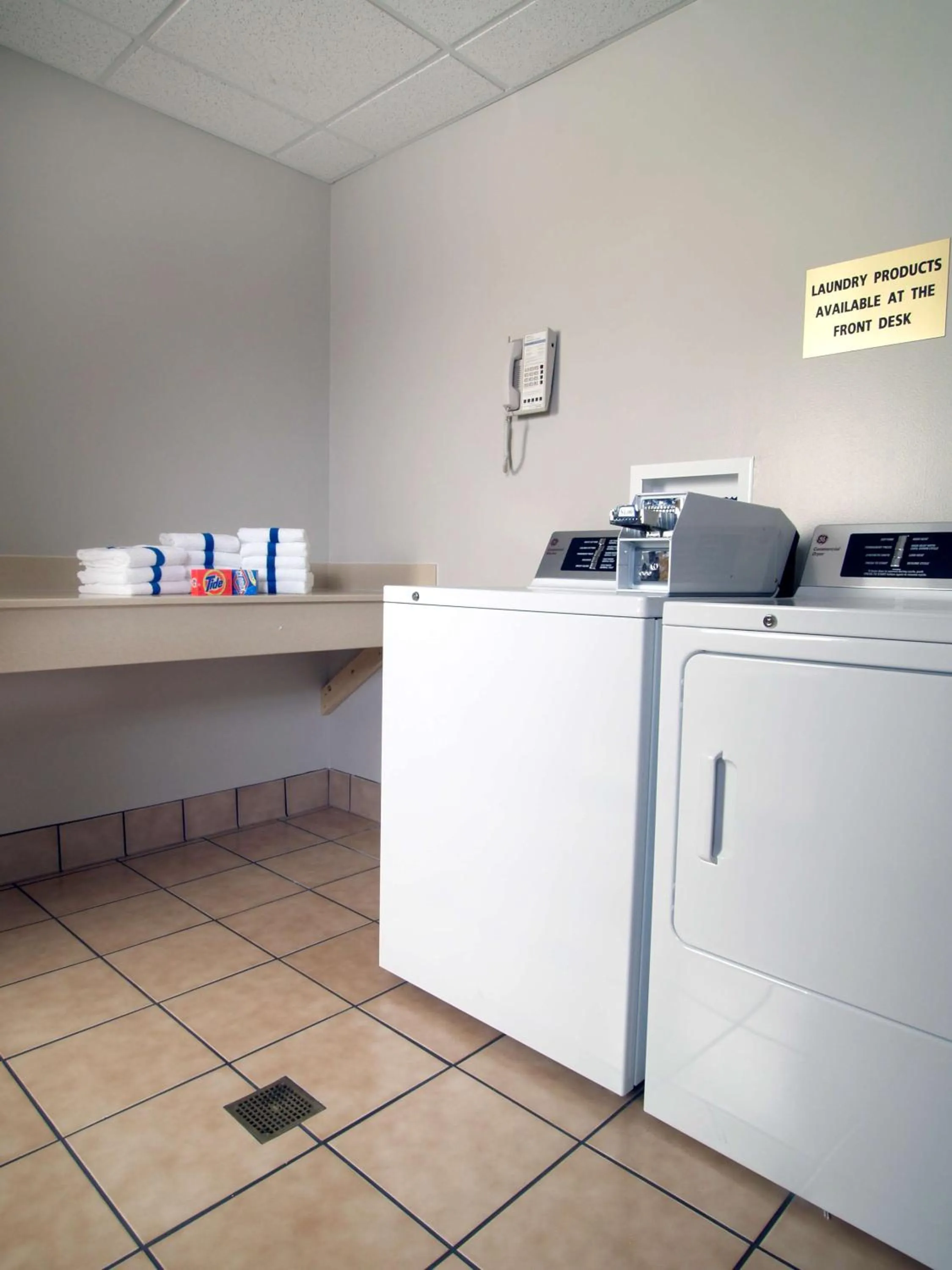 Property building in Hampton Inn Mount Airy