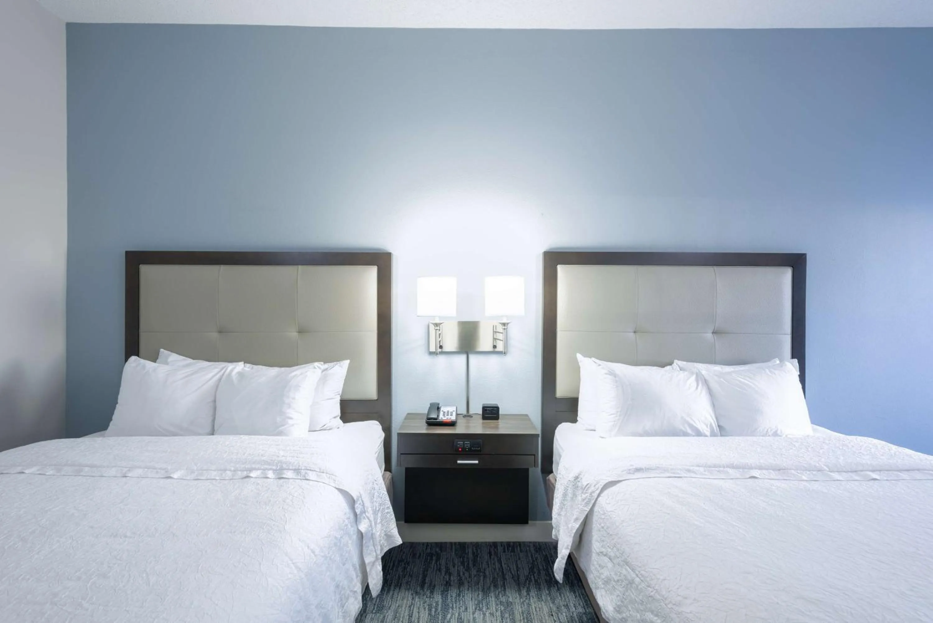 Bed in Hampton Inn Mount Airy