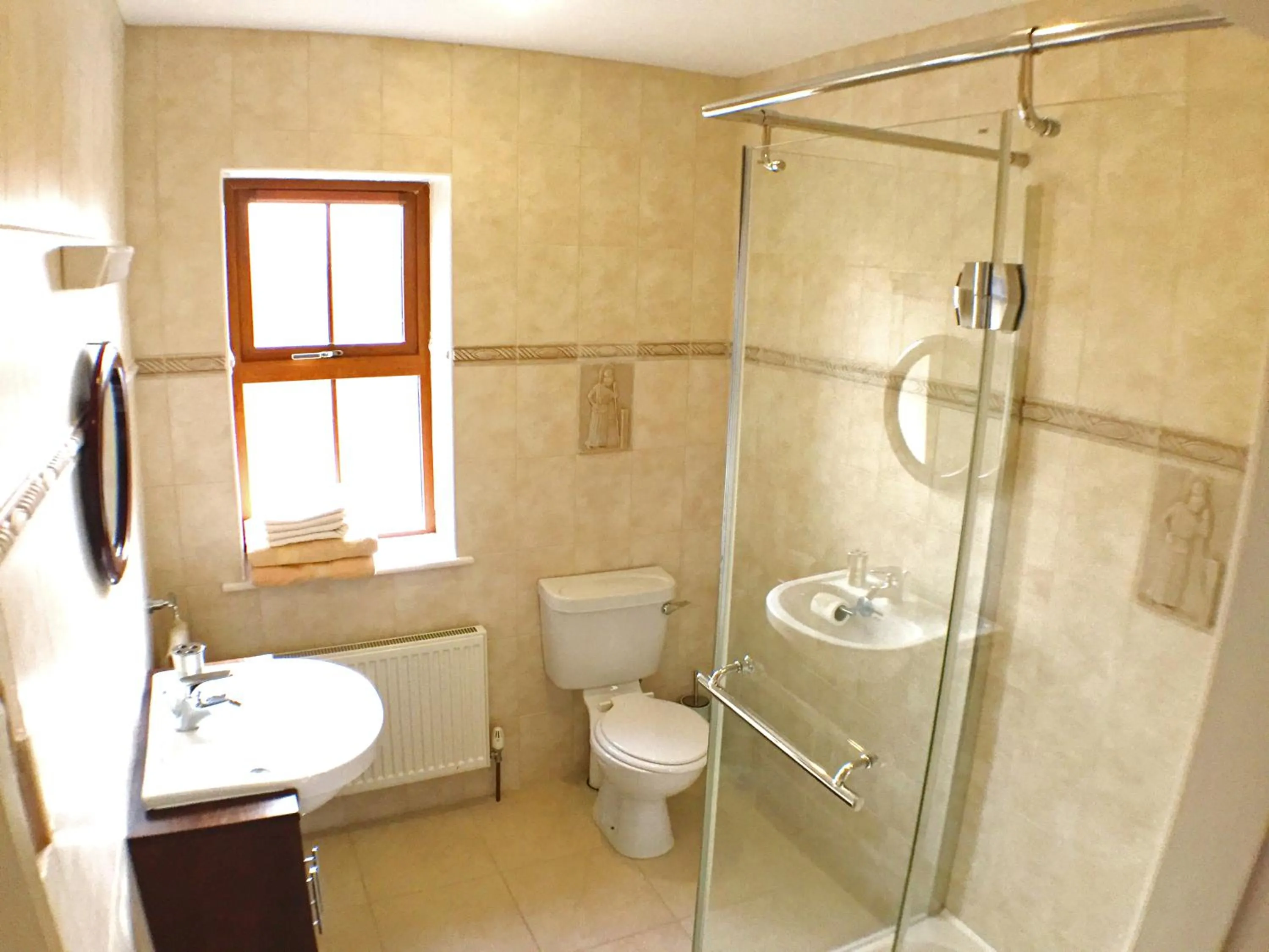 Shower in Álaind Lodges, Sneem