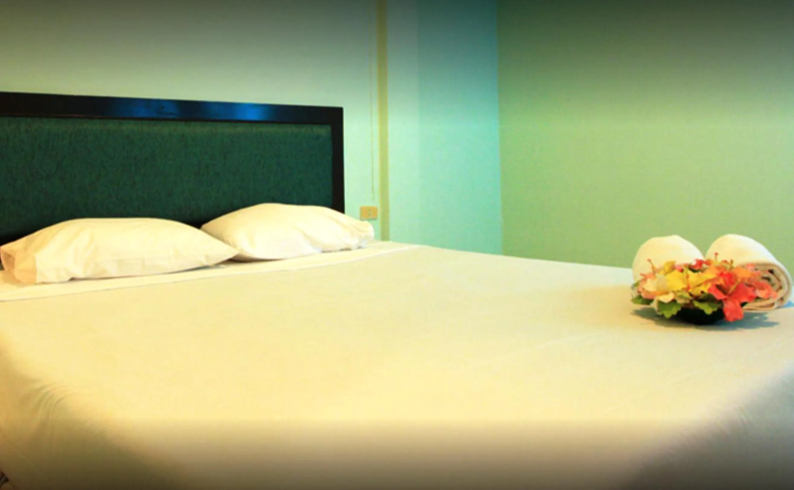 Bed in Chaba Chalet Hotel