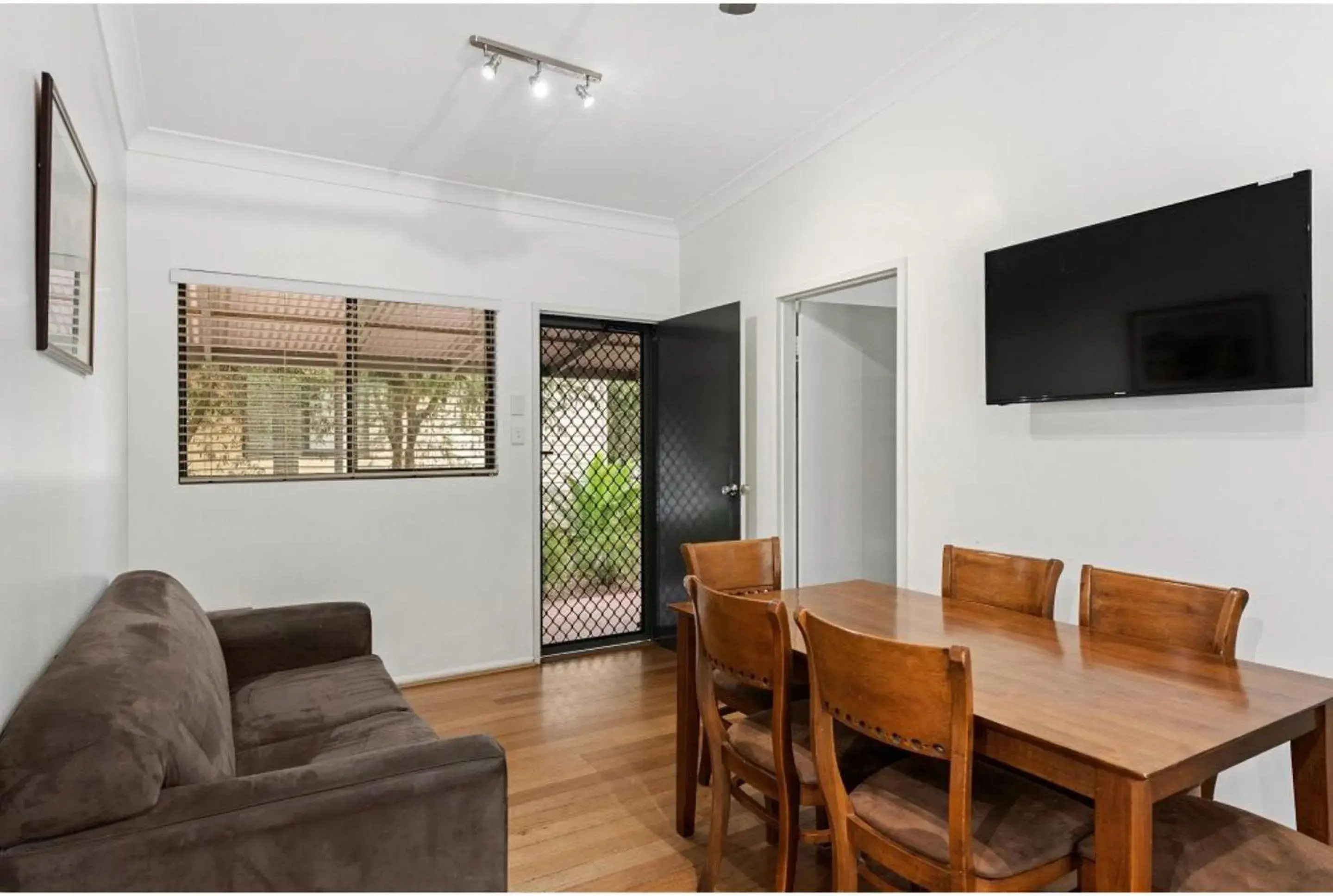 Deluxe Two-Bedroom Cabin in Discovery Parks - Alice Springs Deluxe Two-Bedroom Cabin in Discovery Parks - Alice Springs