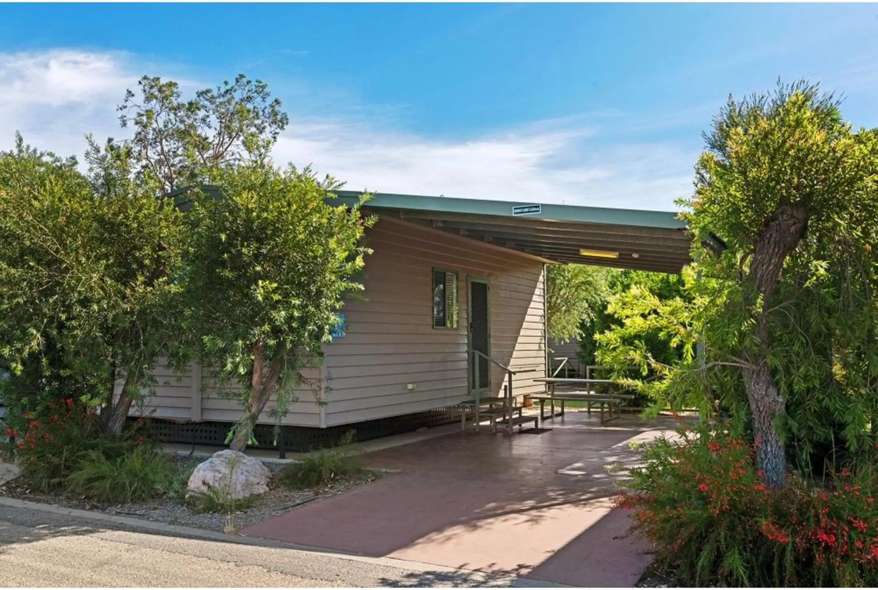 Standard One-Bedroom Cabin in Discovery Parks - Alice Springs Standard One-Bedroom Cabin in Discovery Parks - Alice Springs