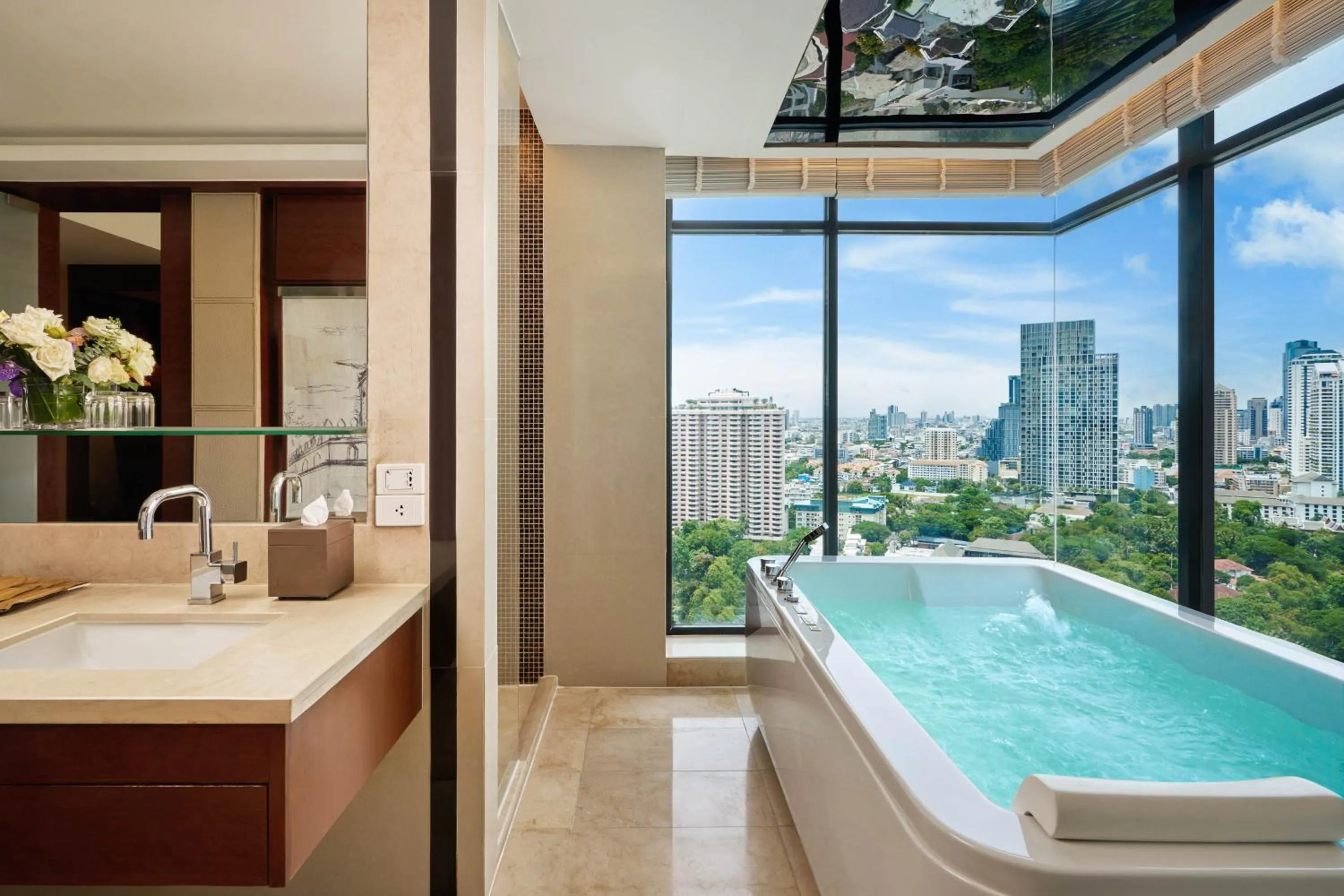 Hot Tub in AETAS lumpini