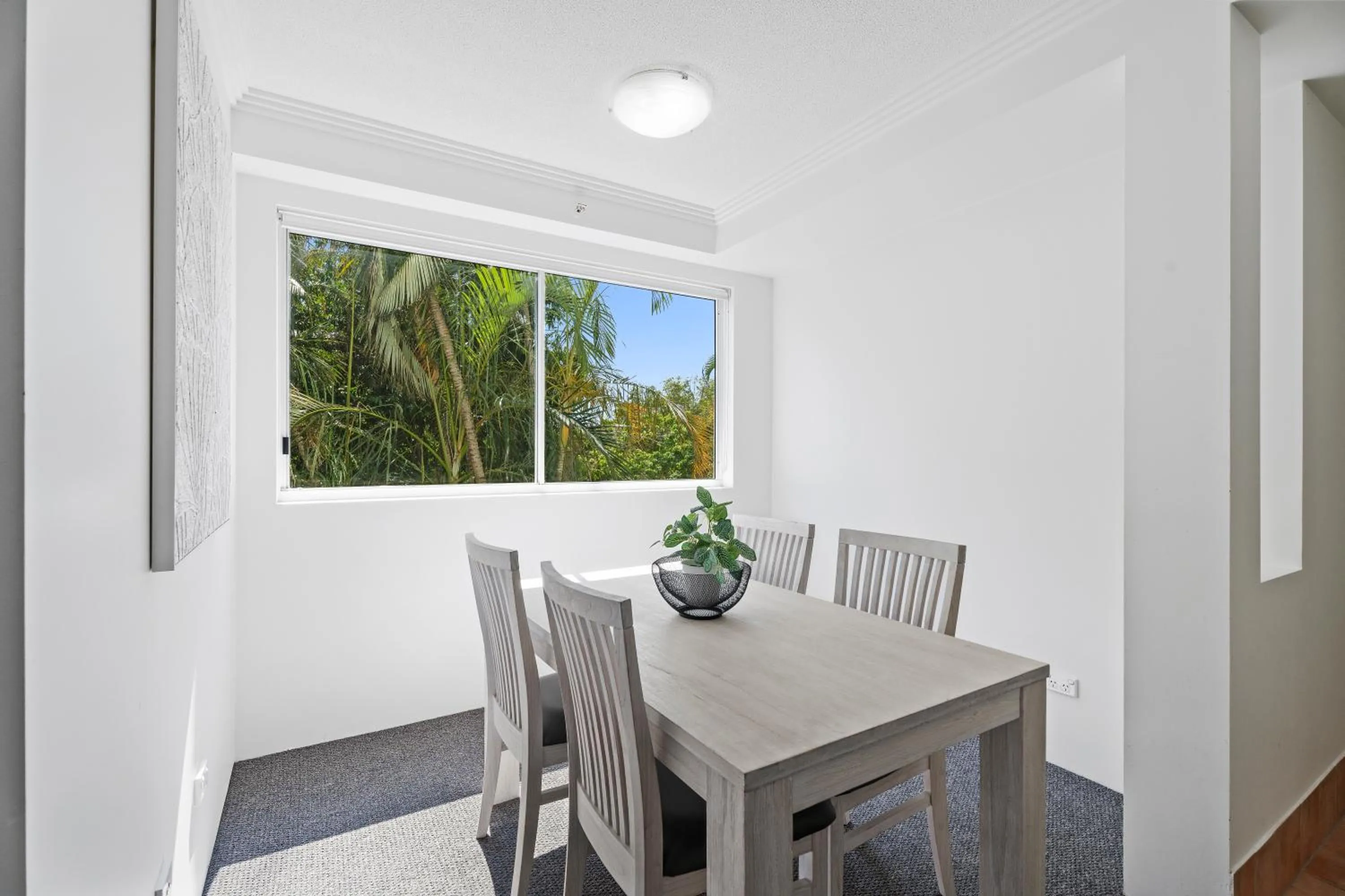 Dining area in Crystal Bay On The Broadwater