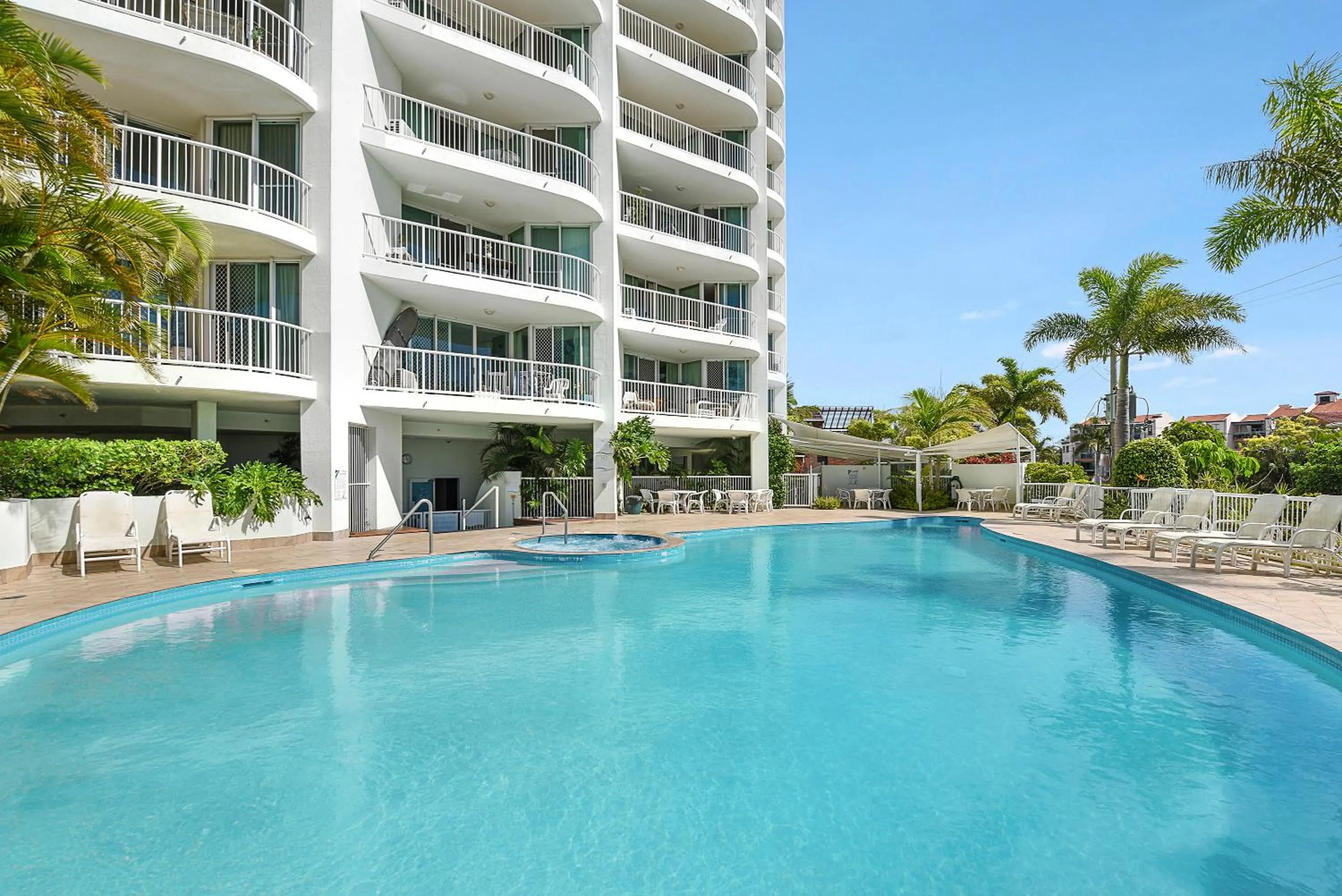 Swimming pool in Crystal Bay On The Broadwater