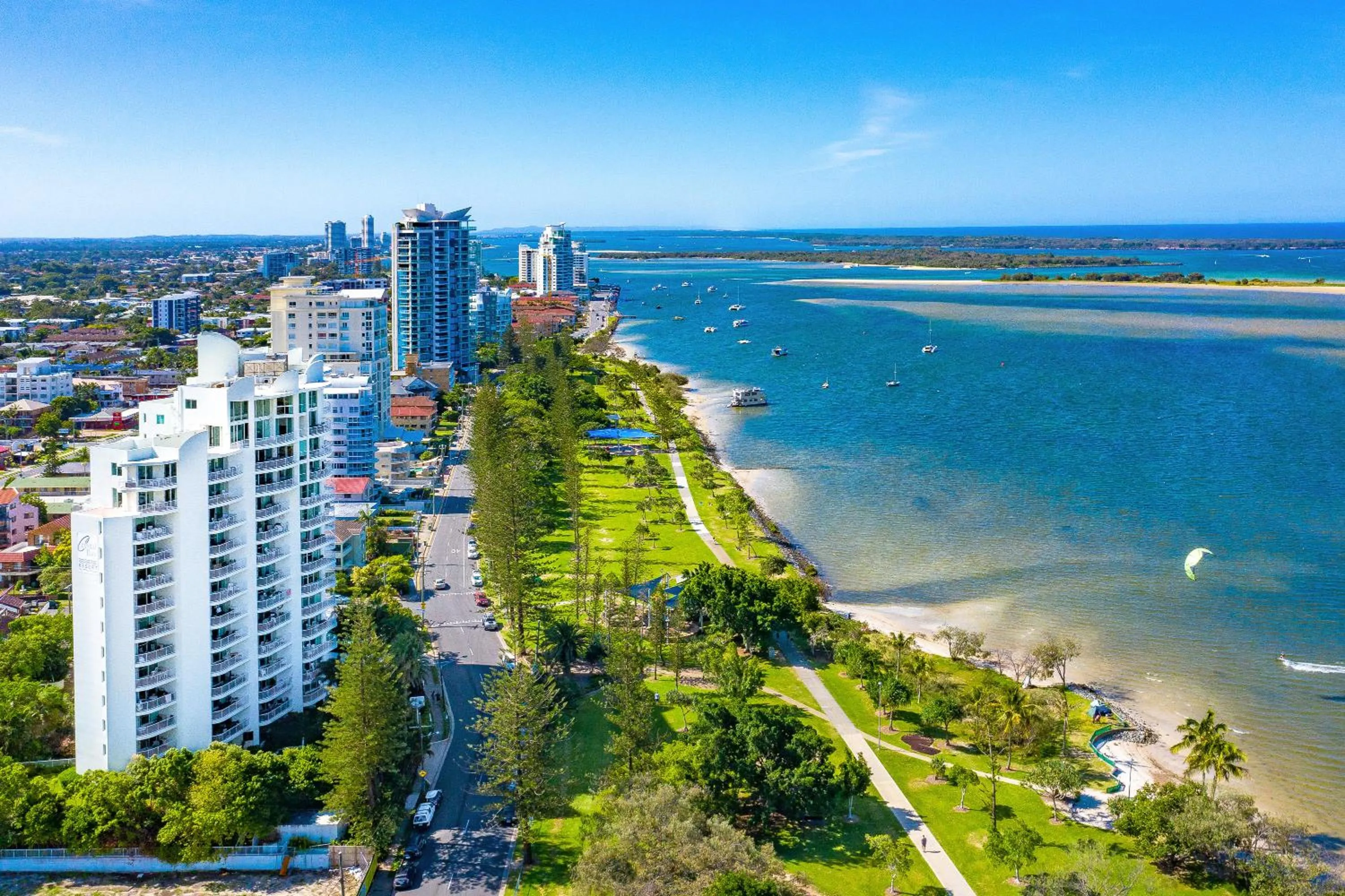 Property building in Crystal Bay On The Broadwater