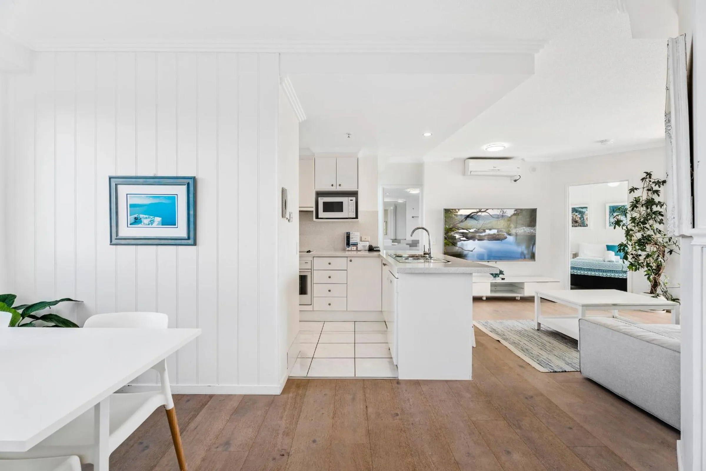 kitchen in Crystal Bay On The Broadwater