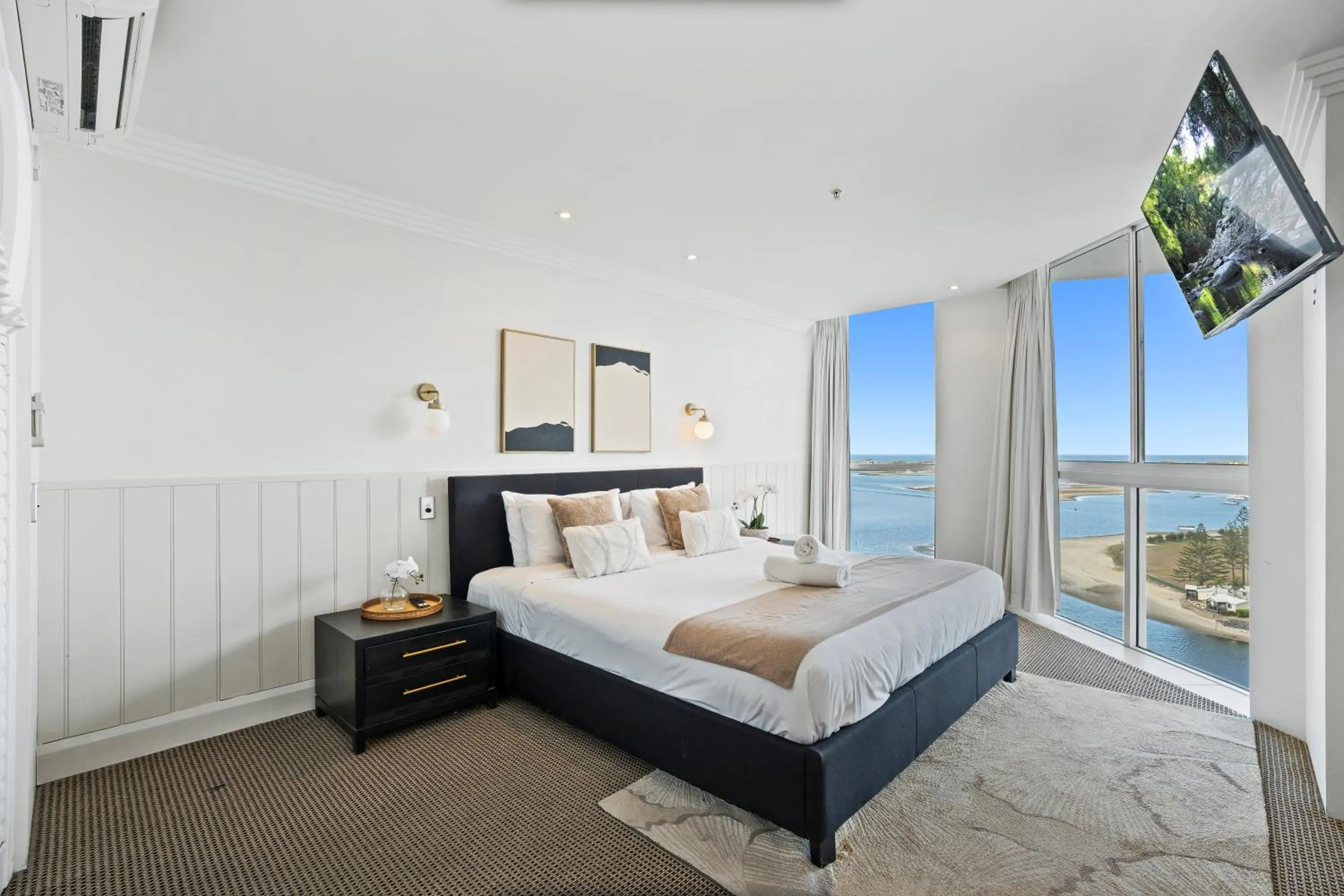 Bedroom, Bed in Crystal Bay On The Broadwater