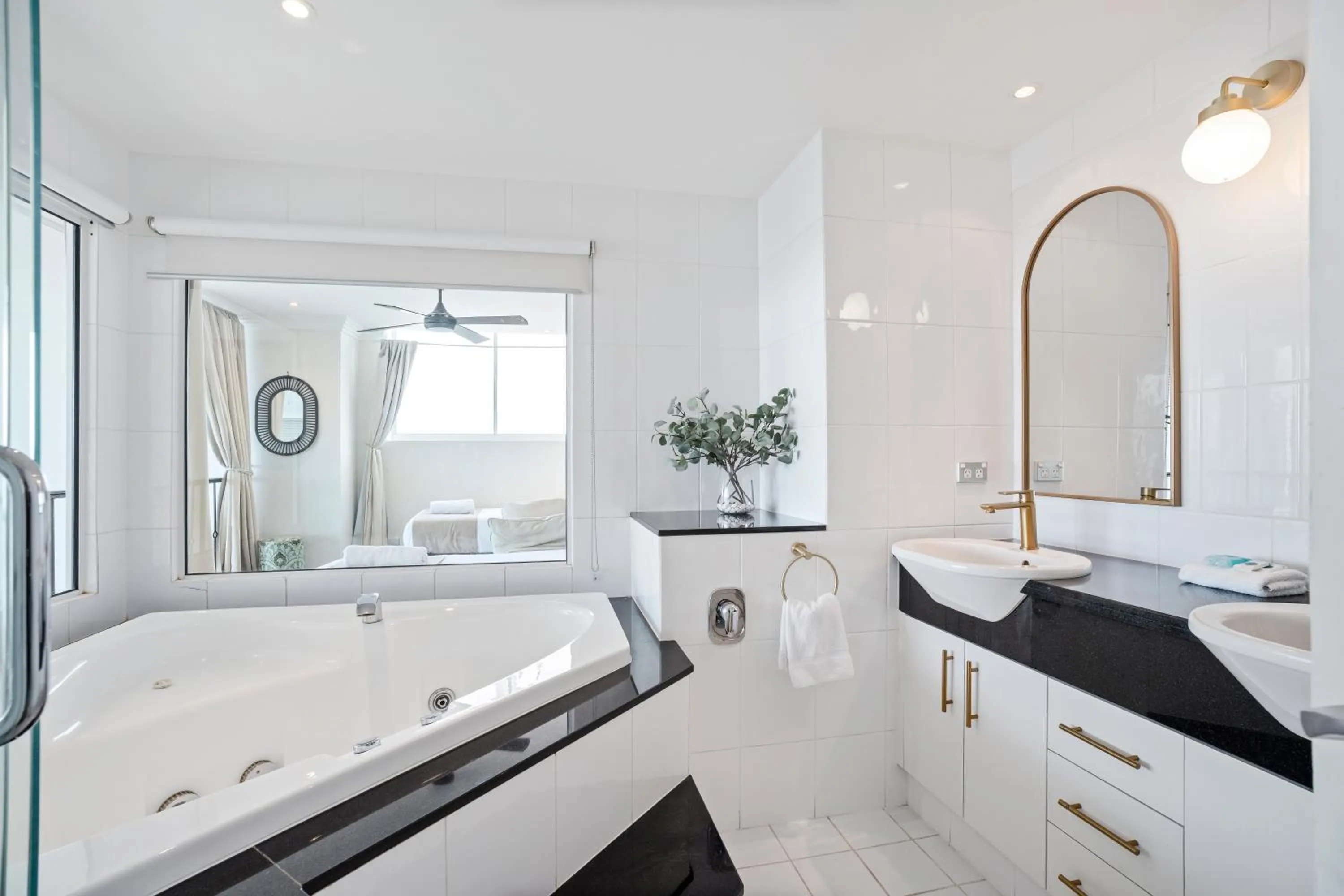 Public Bath in Crystal Bay On The Broadwater