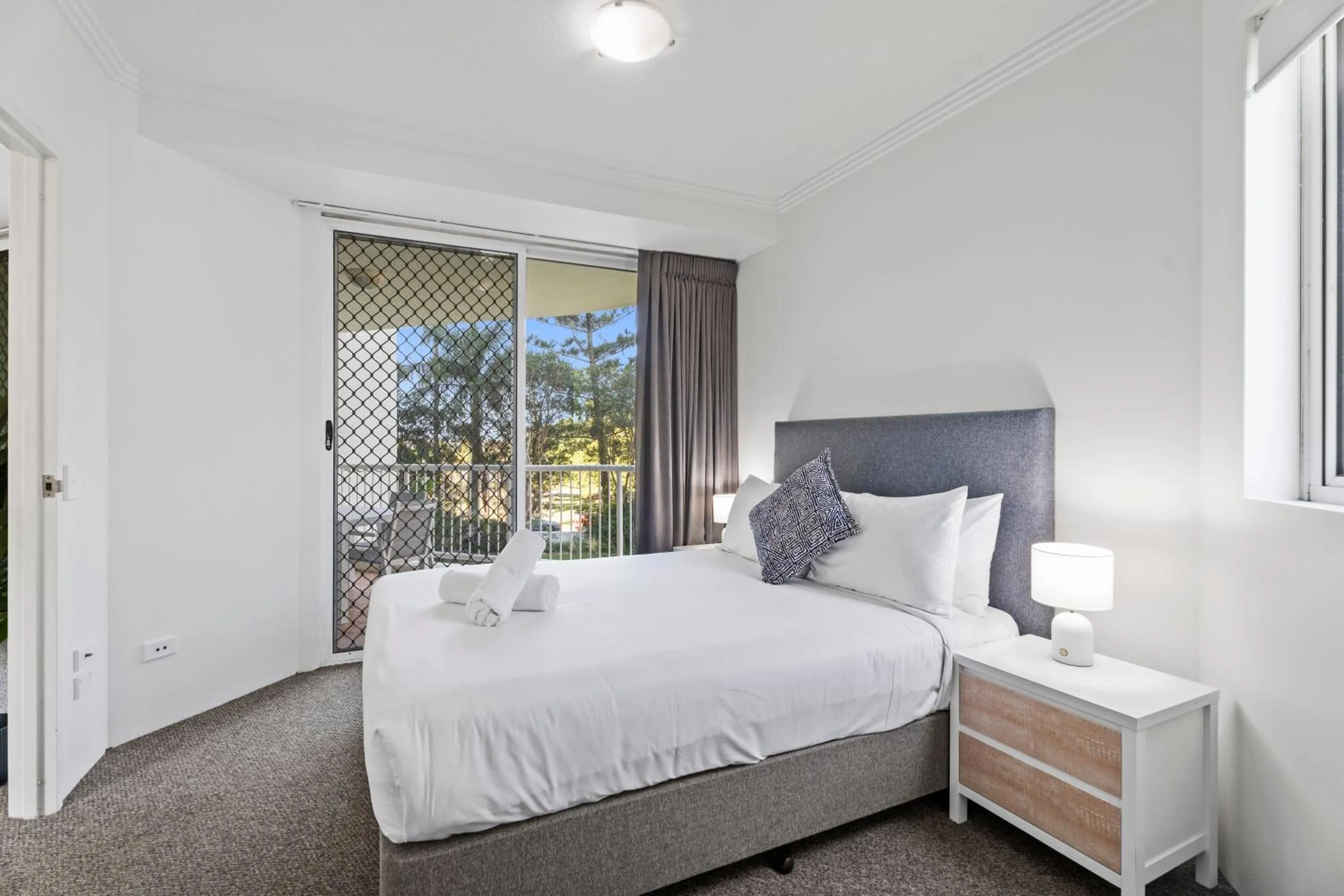 Bedroom, Bed in Crystal Bay On The Broadwater