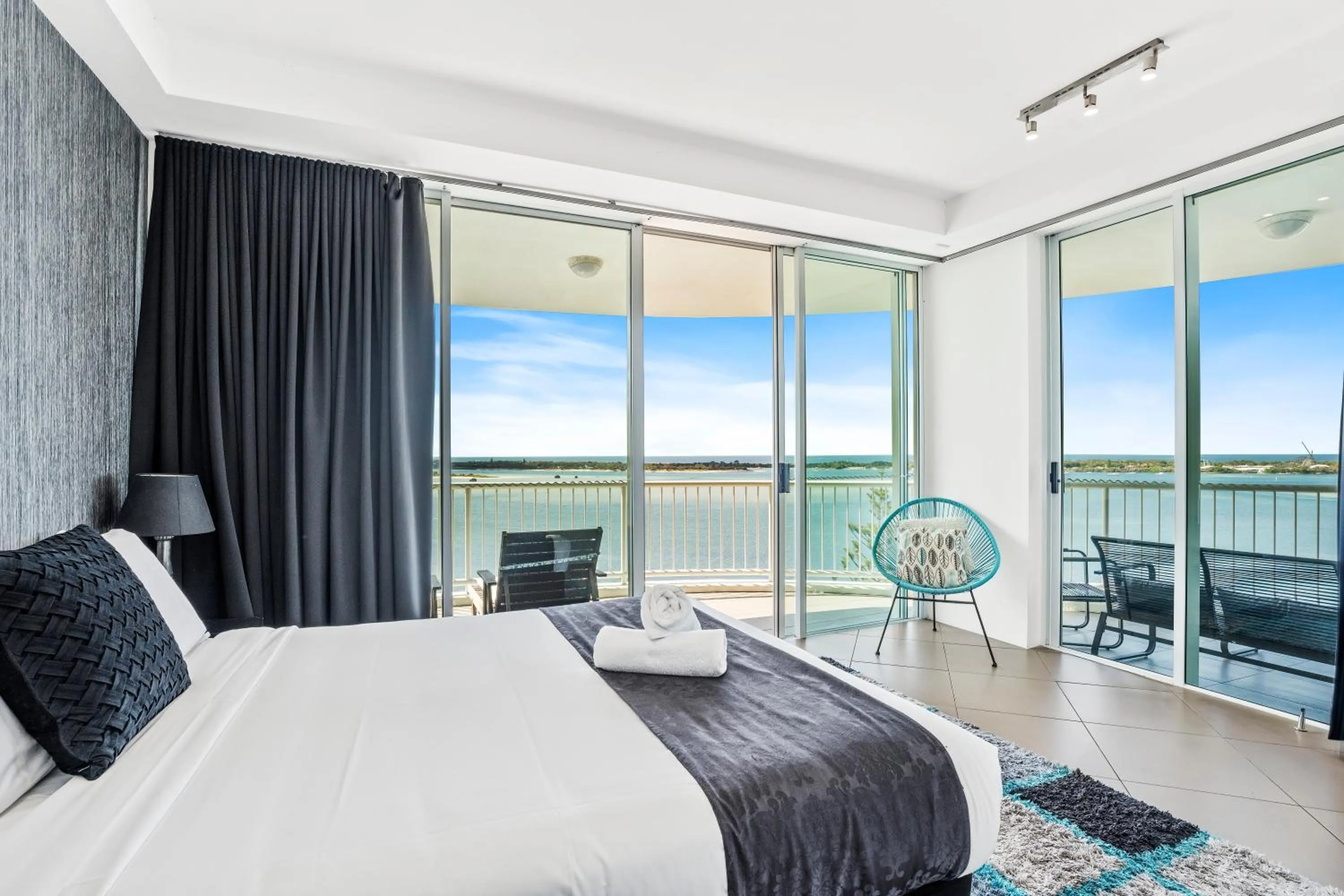 Bedroom, Bed in Crystal Bay On The Broadwater