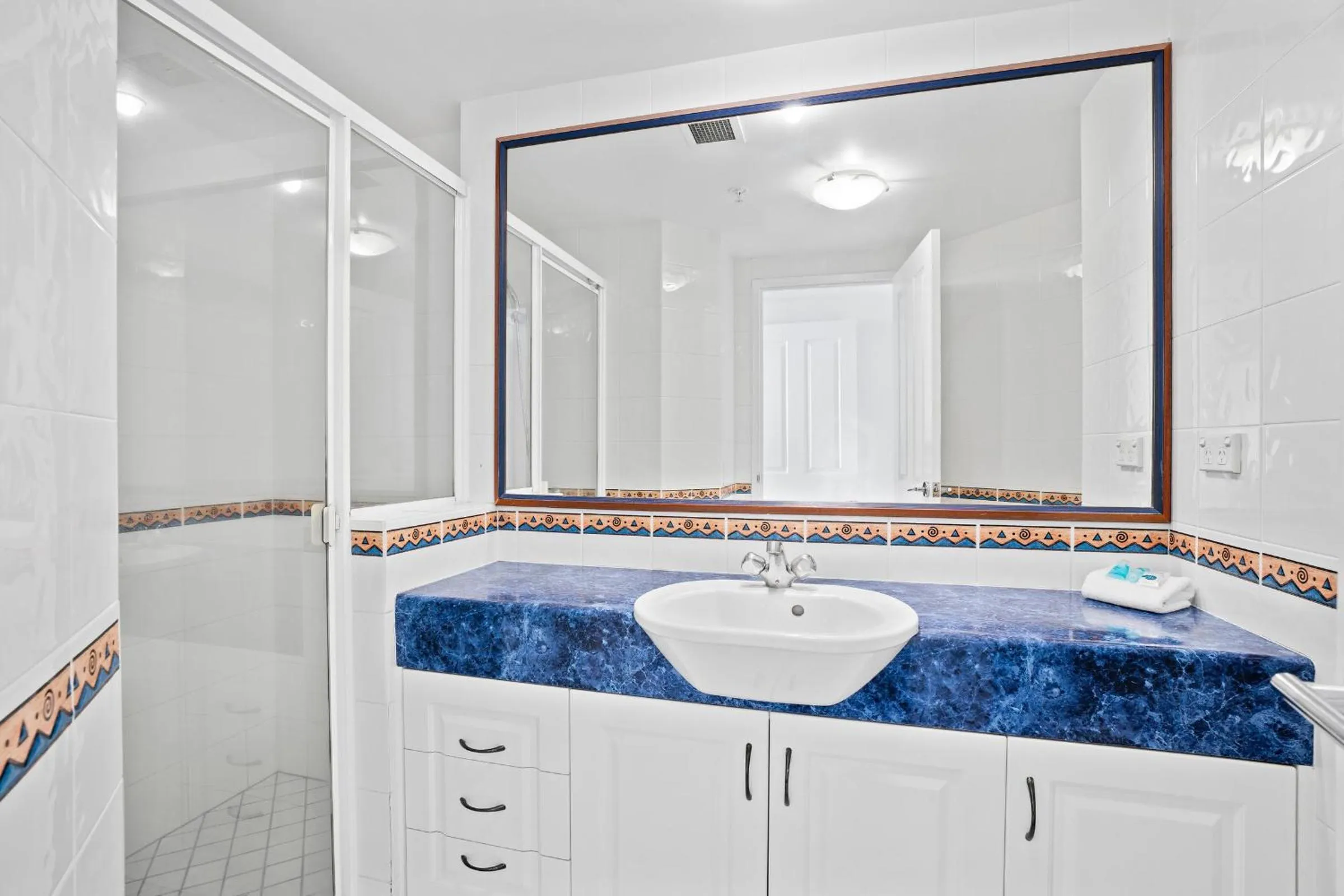 Bathroom in Crystal Bay On The Broadwater