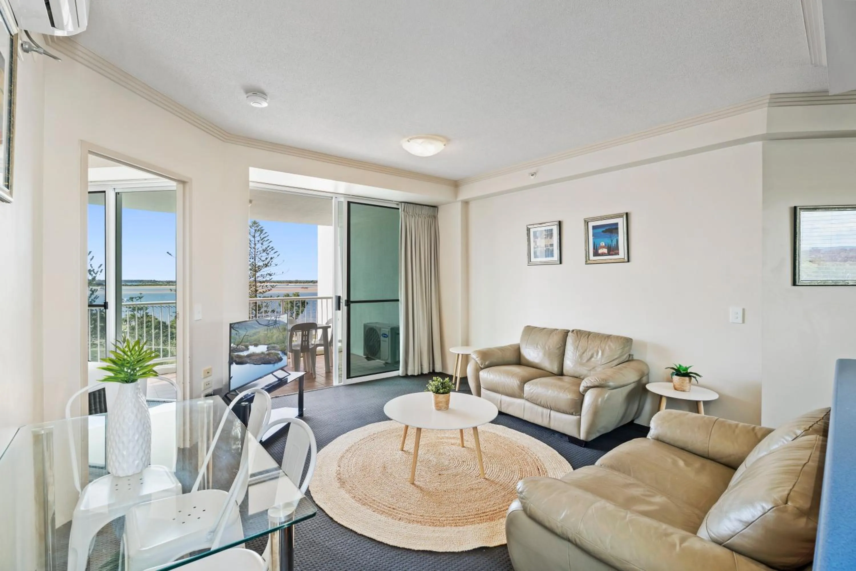 Living room in Crystal Bay On The Broadwater