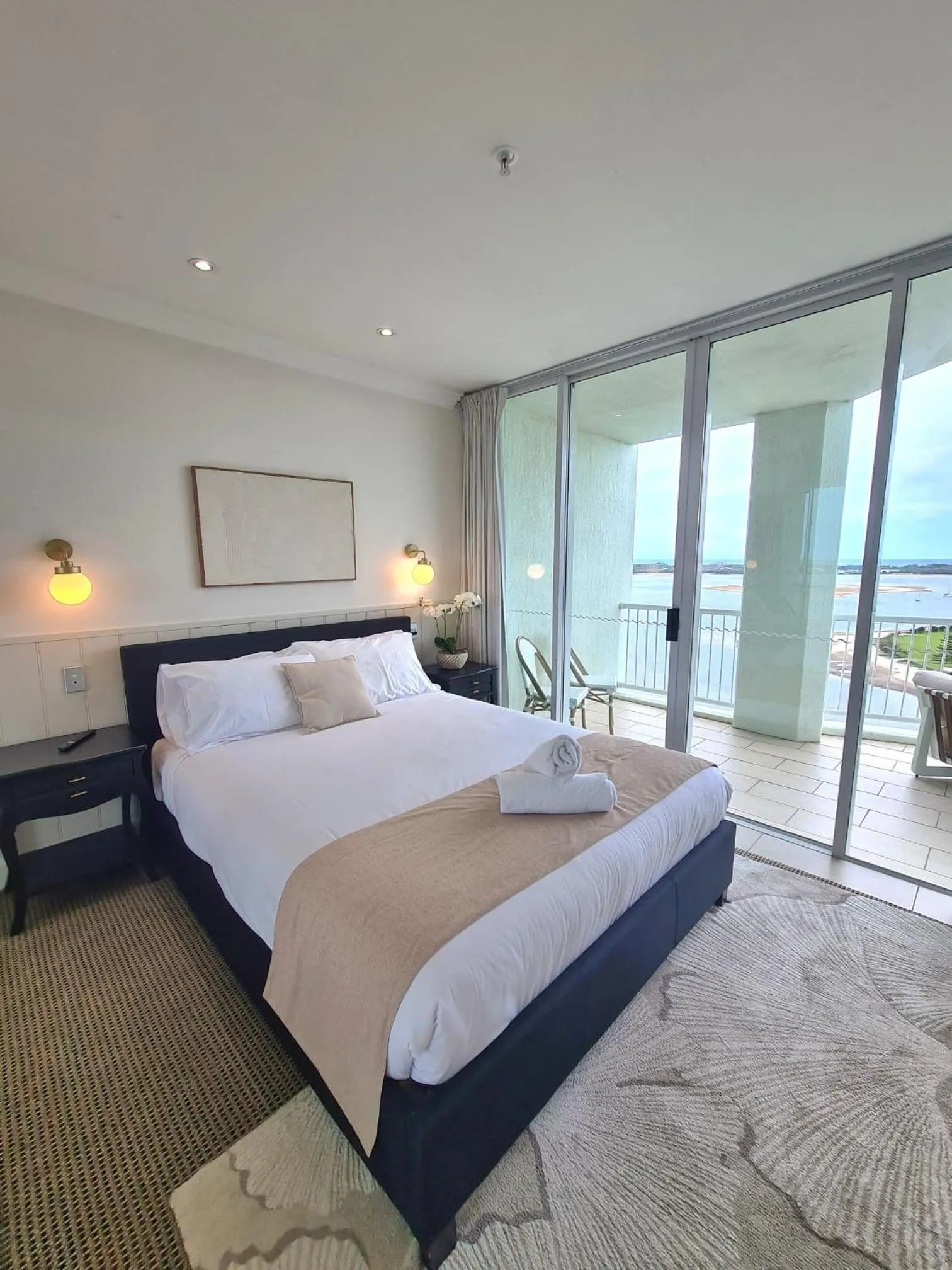 Bedroom, Bed in Crystal Bay On The Broadwater