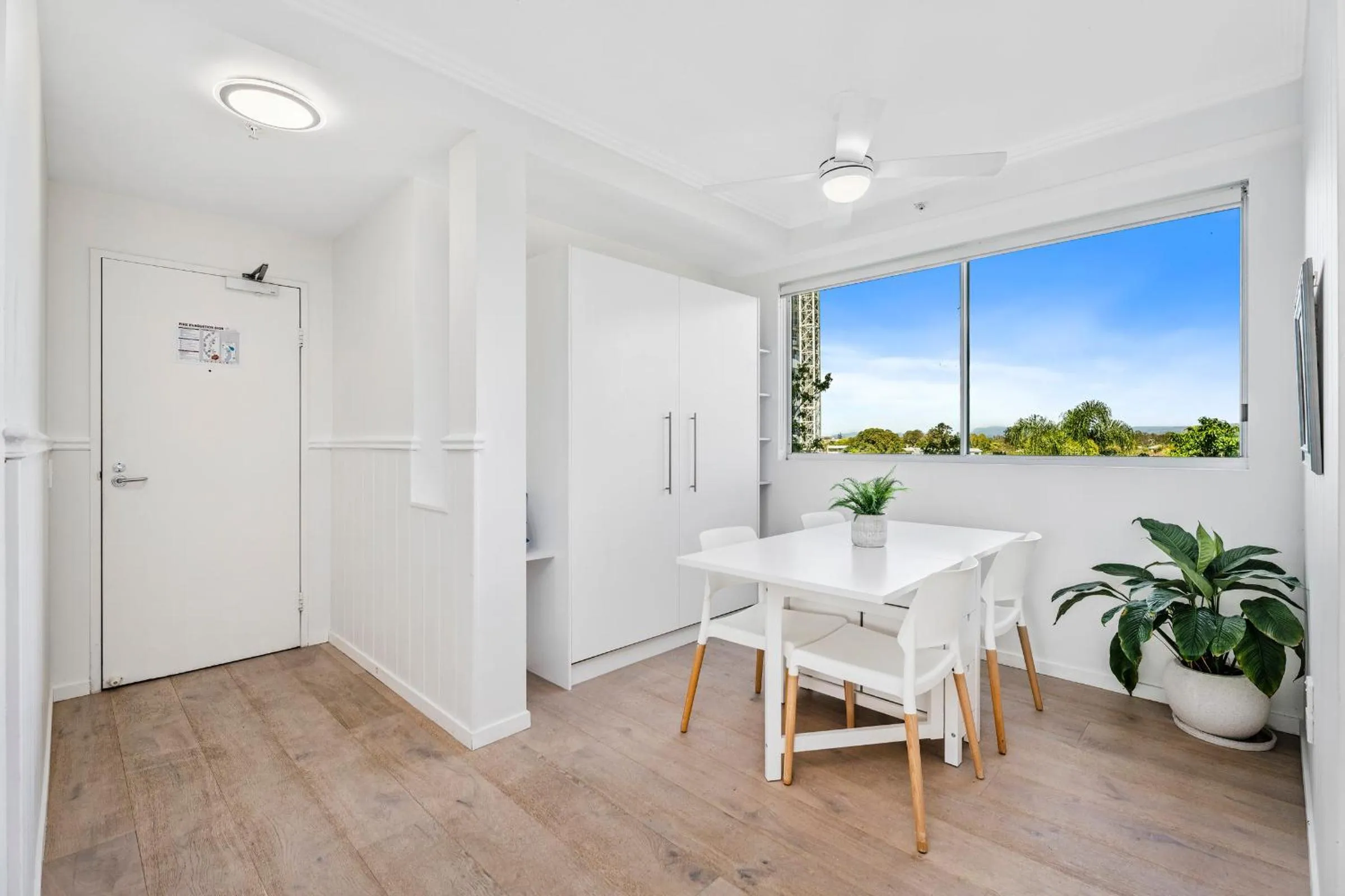 Dining area in Crystal Bay On The Broadwater