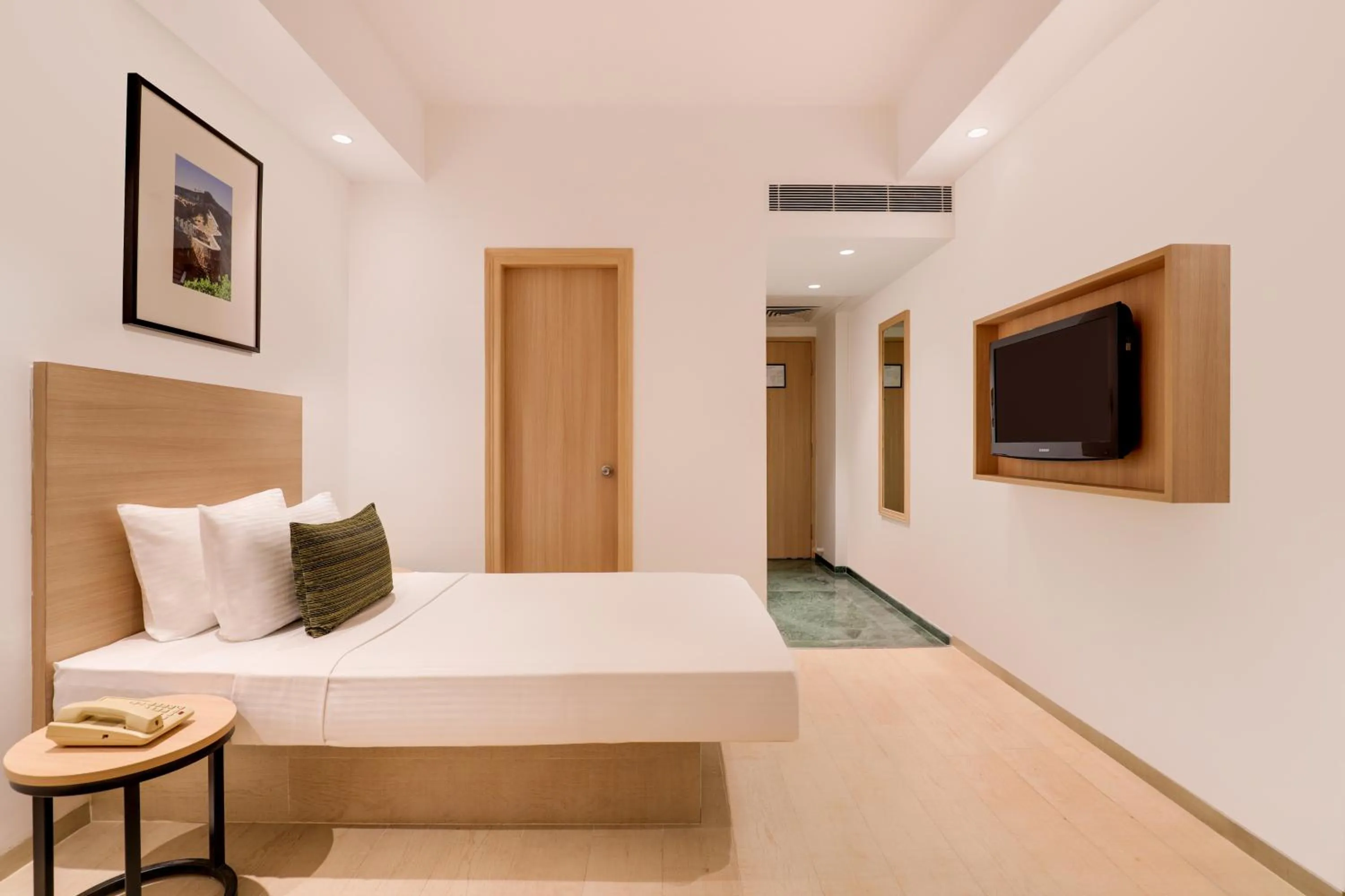 Bedroom, Bed in Lemon Tree Hotel Hinjewadi Pune