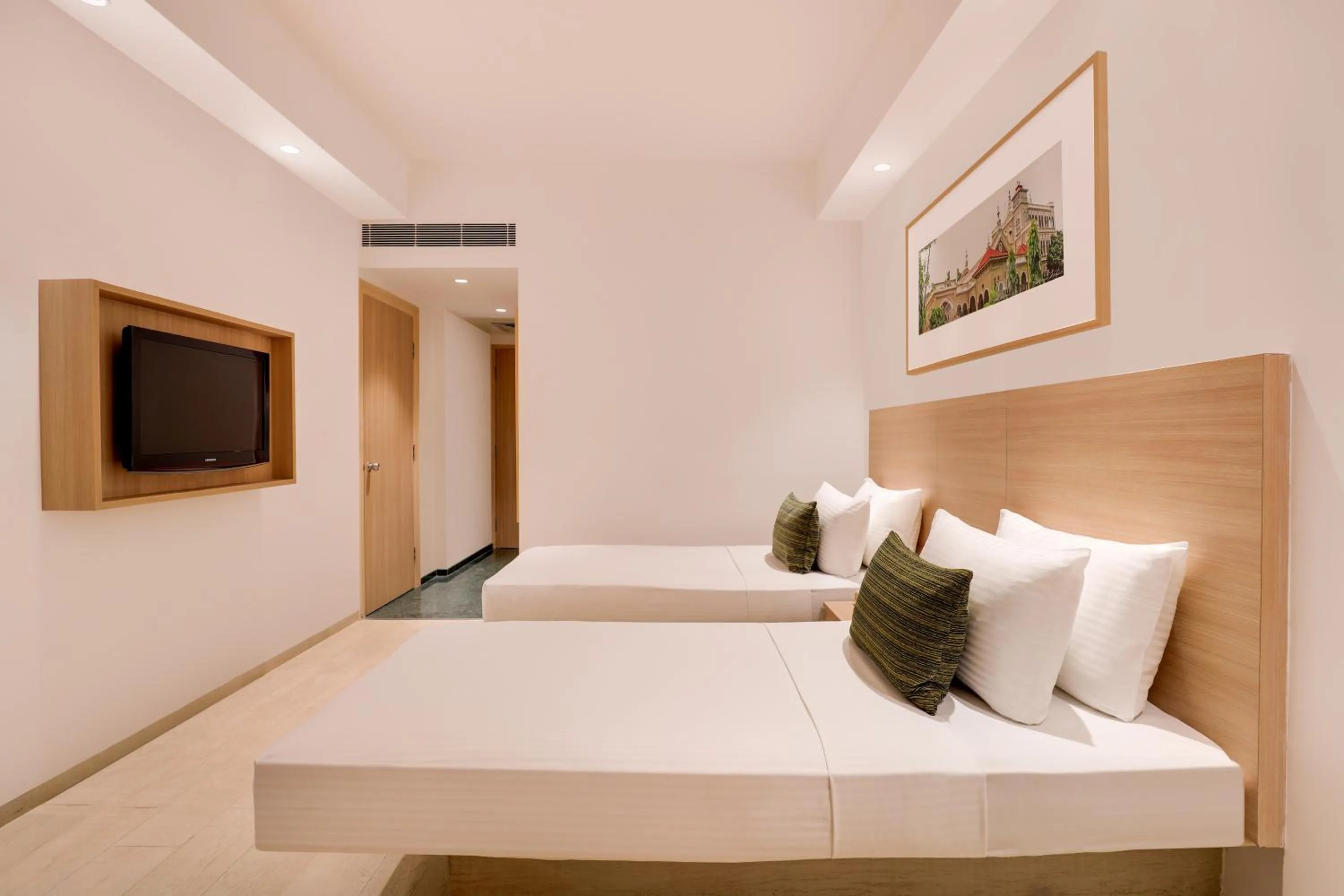 Bedroom, Bed in Lemon Tree Hotel Hinjewadi Pune