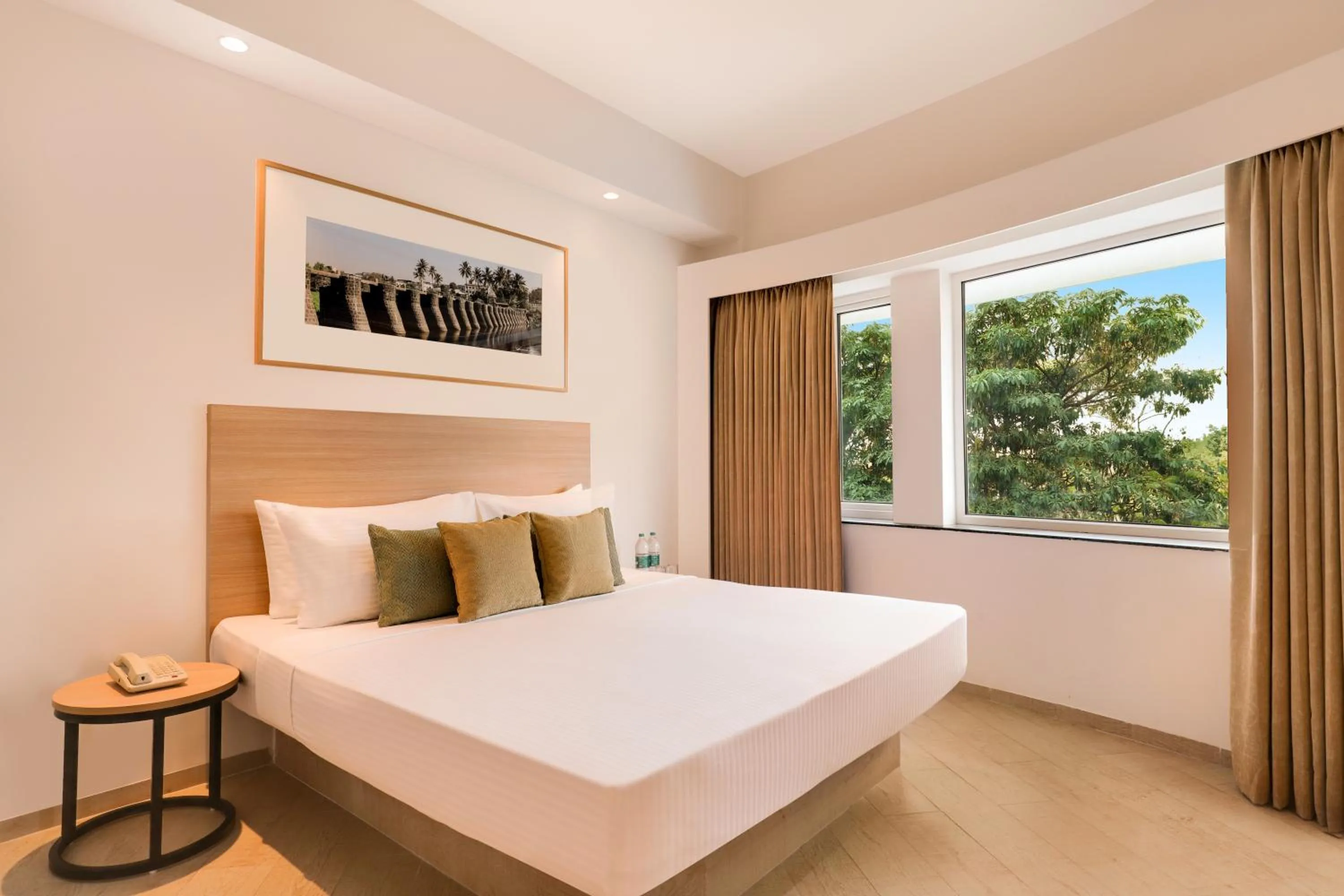 Bedroom, Bed in Lemon Tree Hotel Hinjewadi Pune