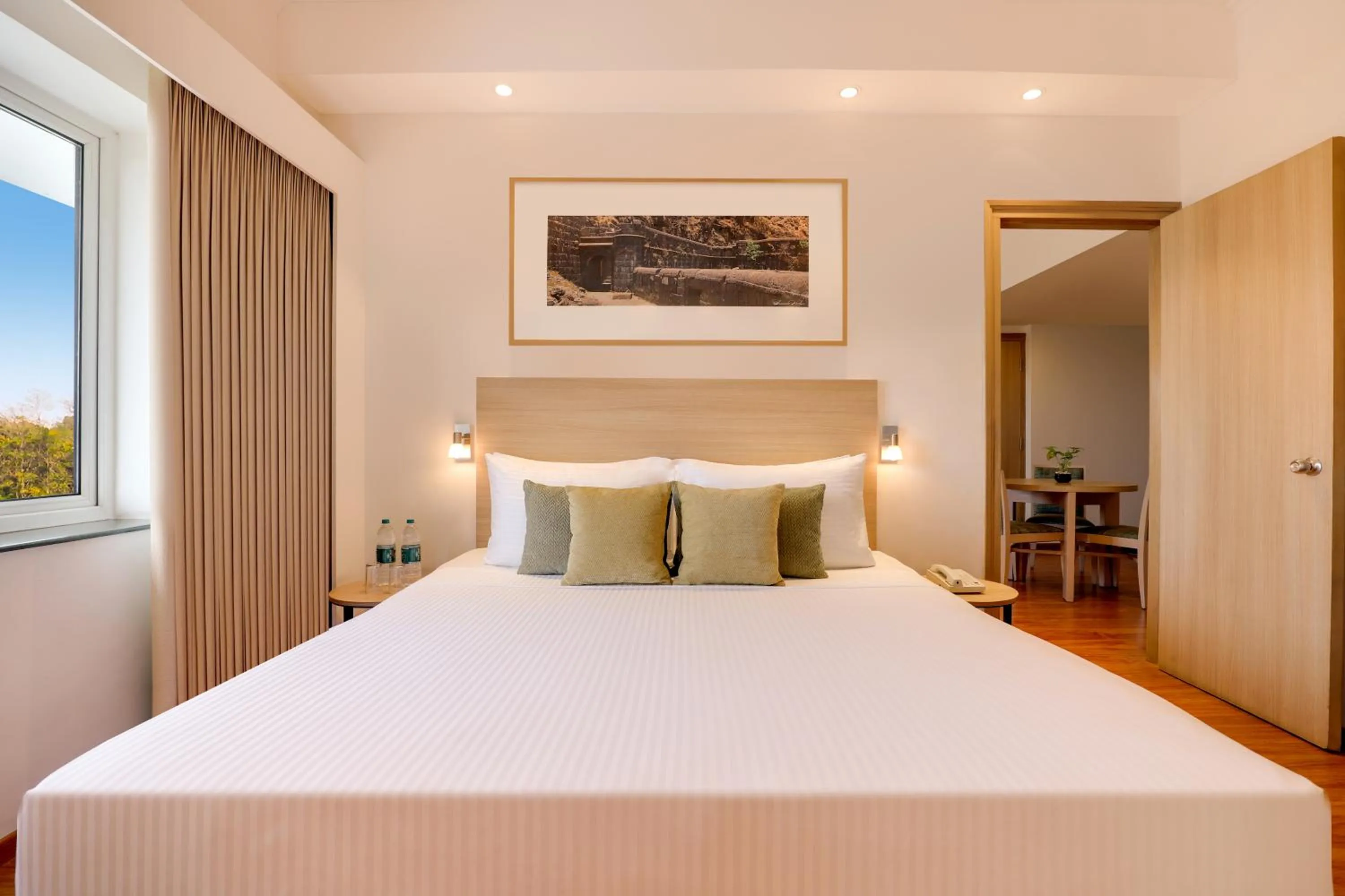 Bedroom, Bed in Lemon Tree Hotel Hinjewadi Pune