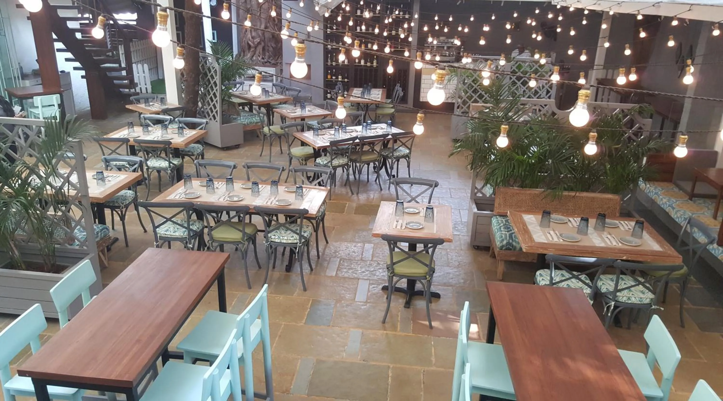 Restaurant/places to eat in Le Sutra Hotel, Khar, Mumbai