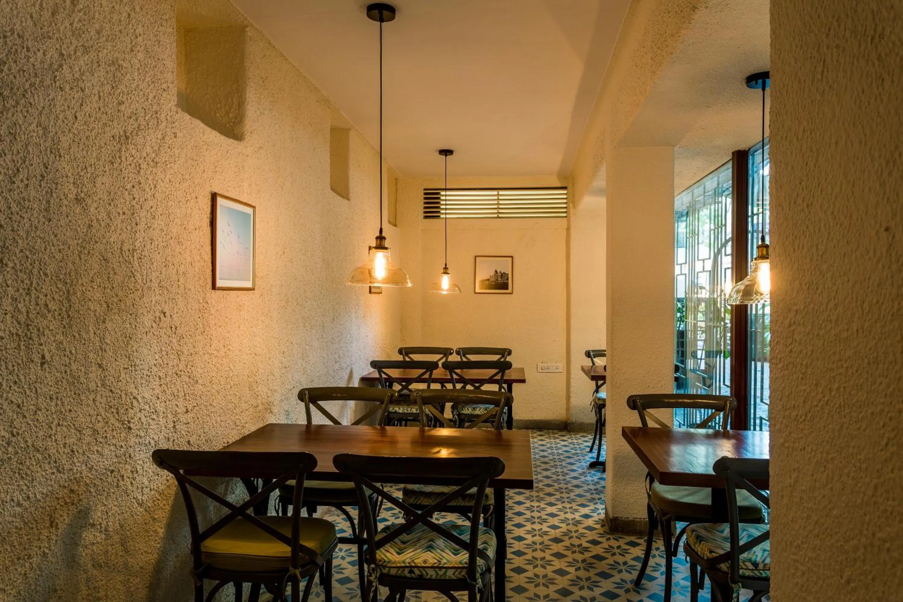 Restaurant/places to eat in Le Sutra Hotel, Khar, Mumbai