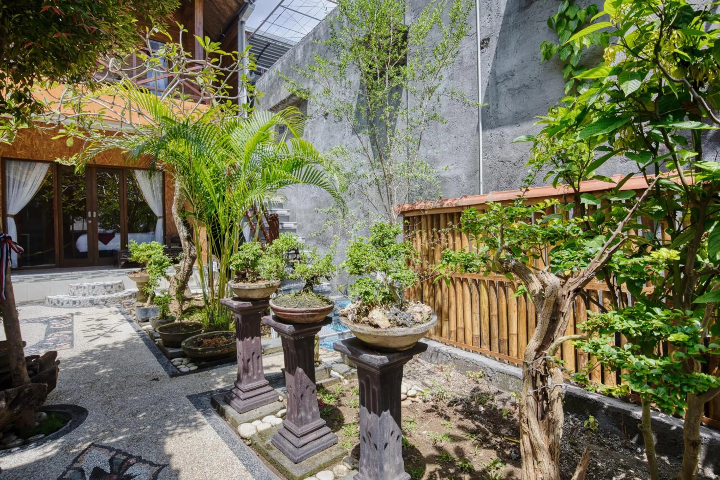 Garden in Linas Villas