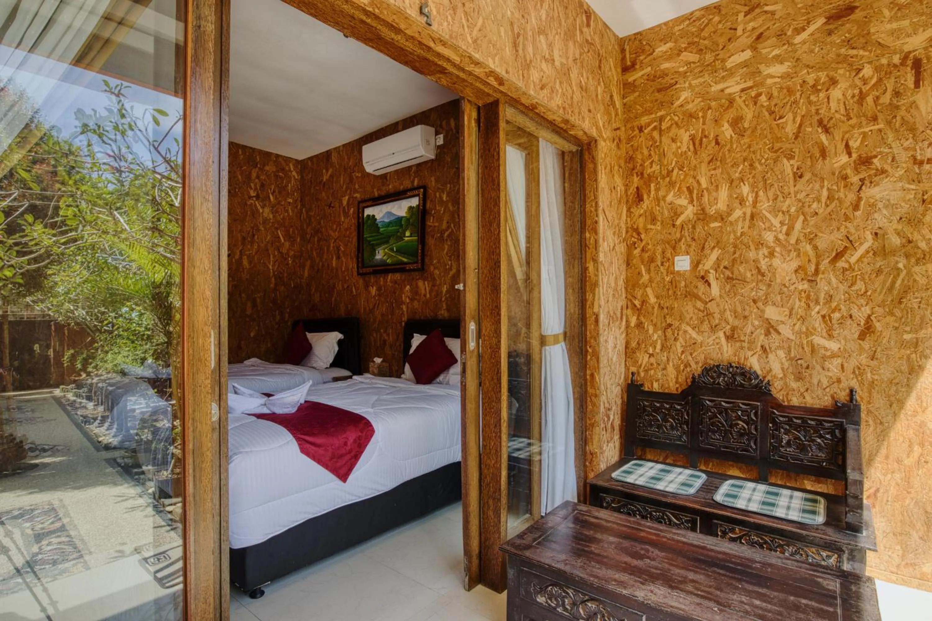 Patio, Bed in Linas Villas